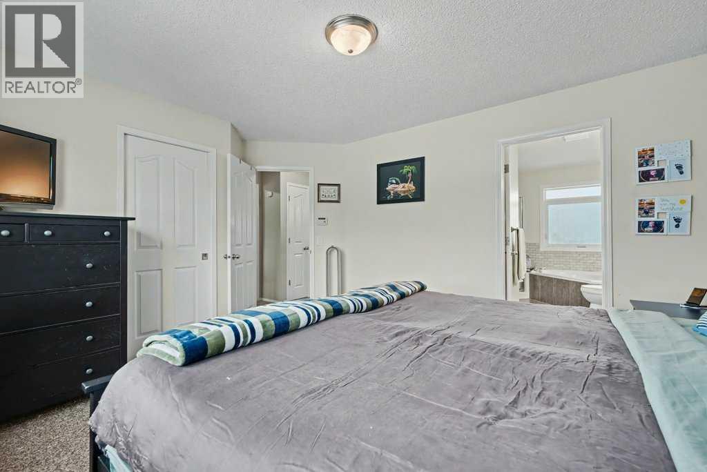 Single Family House for Sale in  Somerglen Way SW Somerset Calgary 