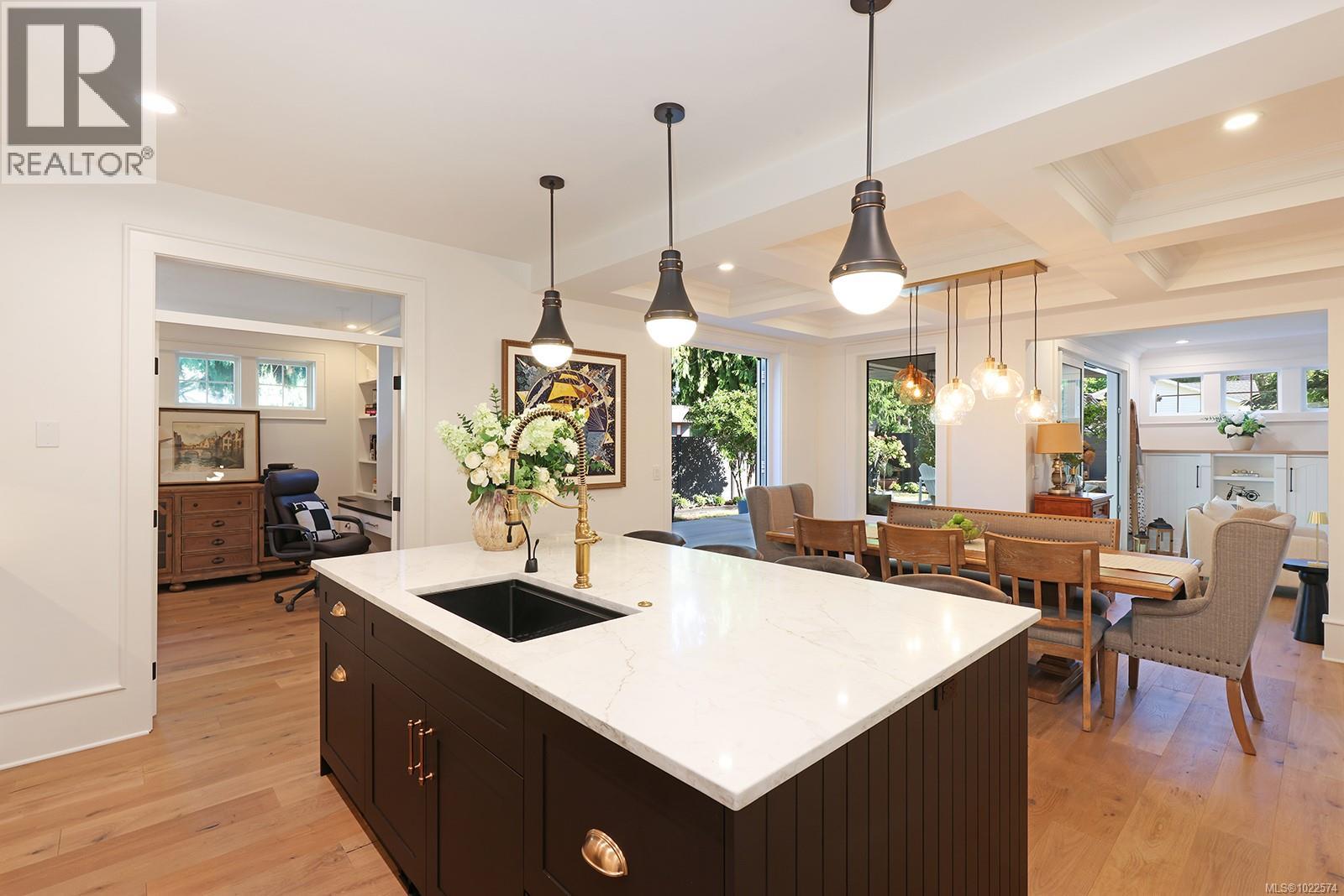 563 Eaglecrest Dr, Qualicum Beach