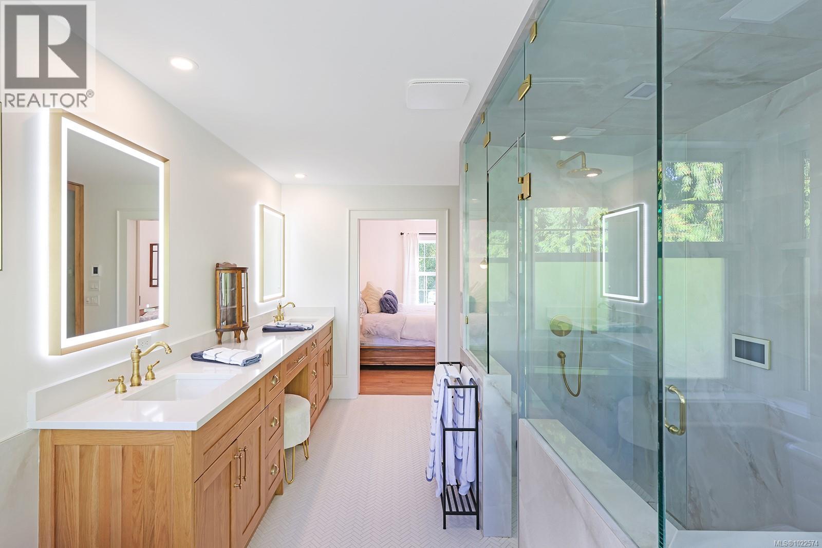 563 Eaglecrest Dr, Qualicum Beach