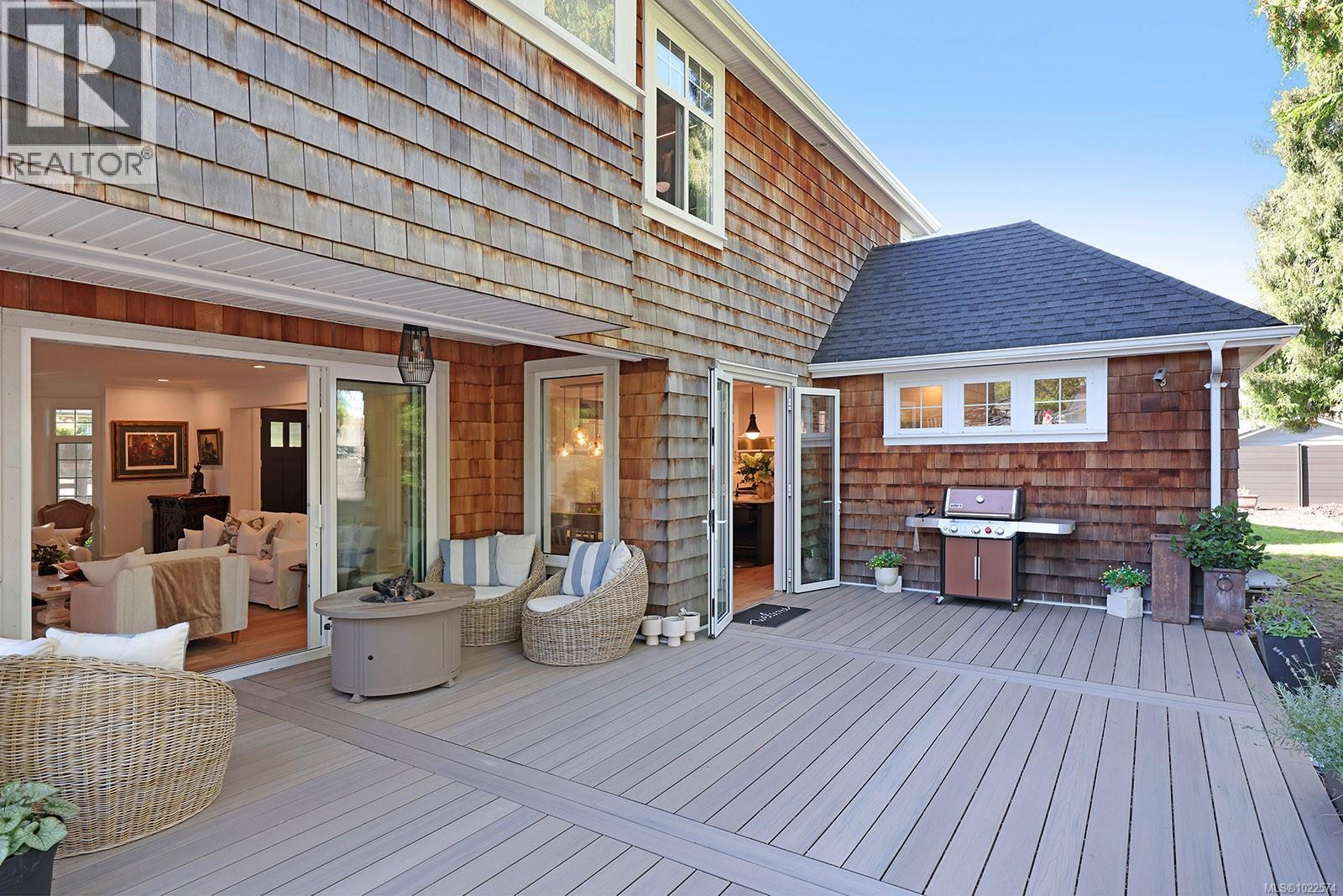 563 Eaglecrest Dr, Qualicum Beach