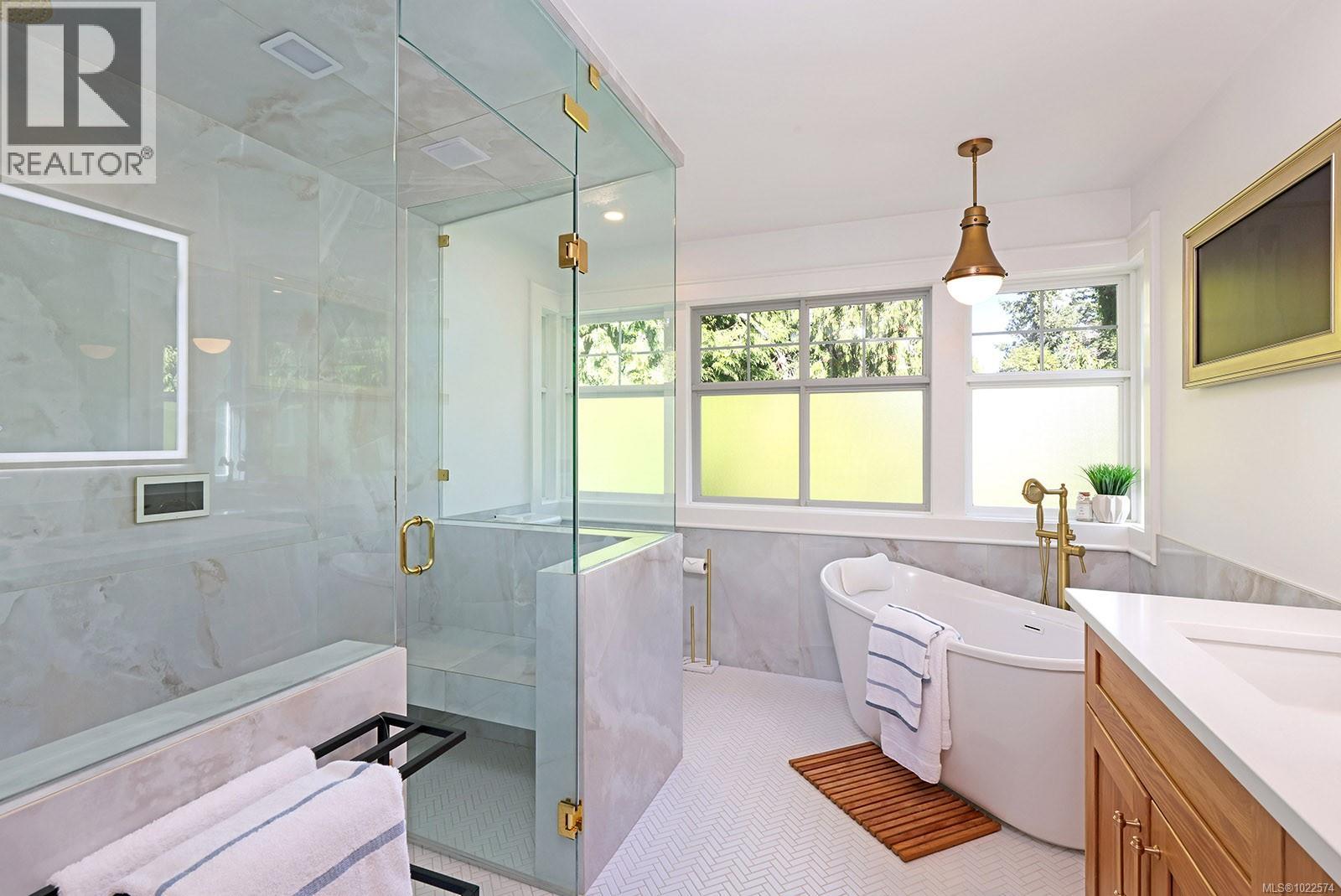 563 Eaglecrest Dr, Qualicum Beach