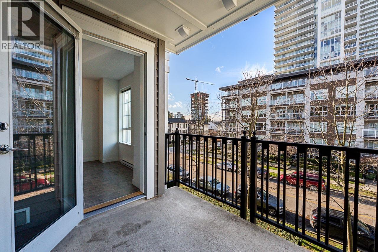 303 545 FOSTER AVENUE, Coquitlam