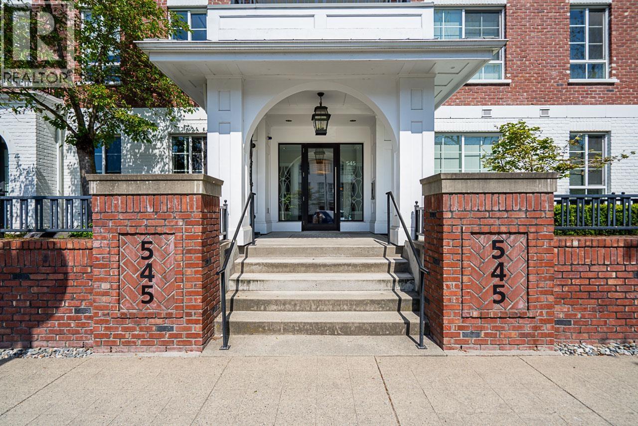 303 545 FOSTER AVENUE, Coquitlam