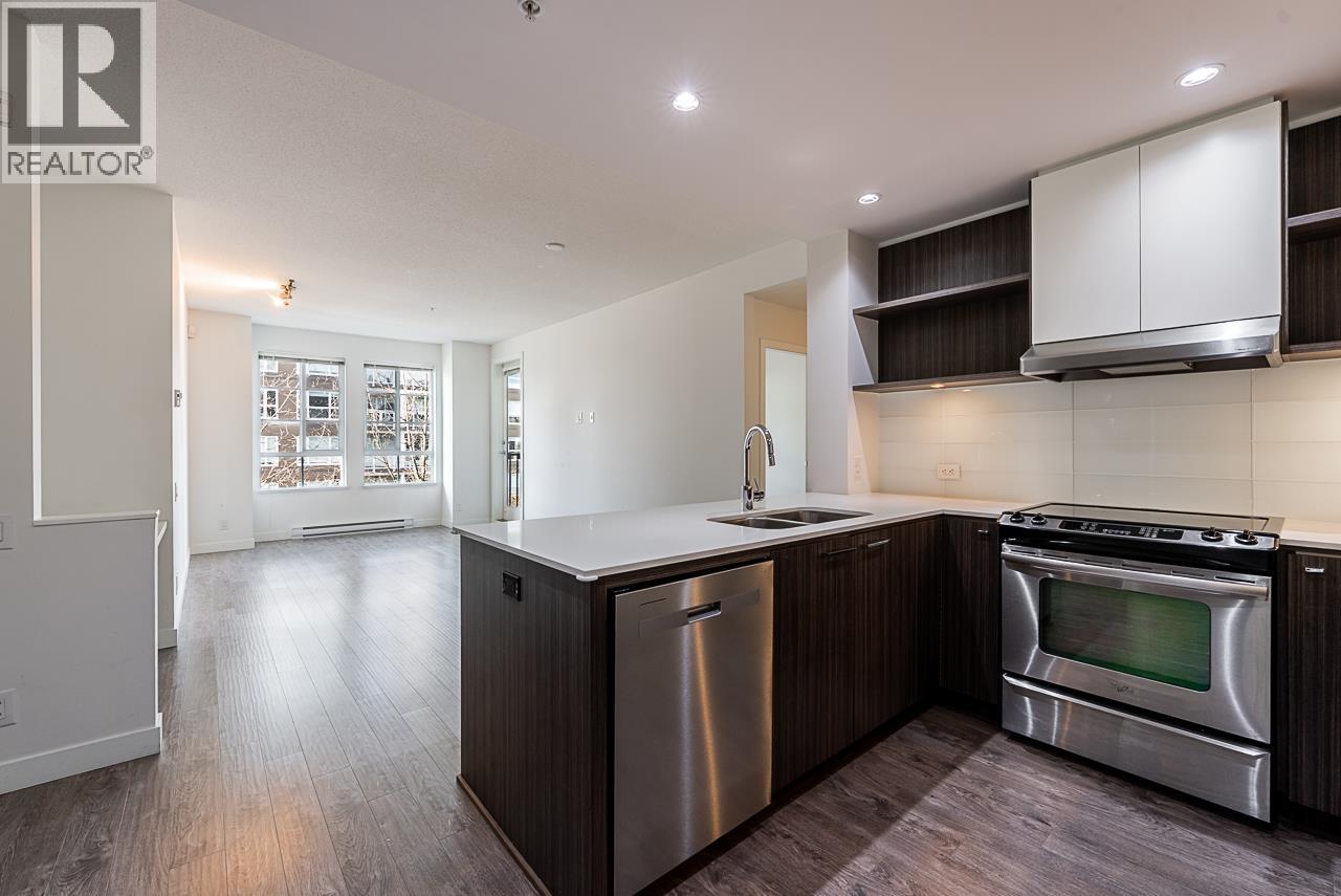 303 545 FOSTER AVENUE, Coquitlam