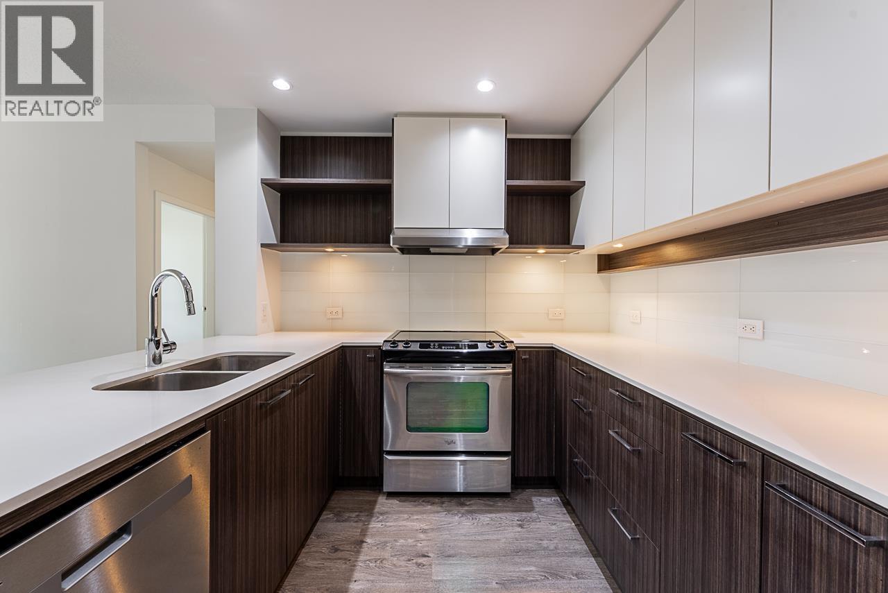 303 545 FOSTER AVENUE, Coquitlam