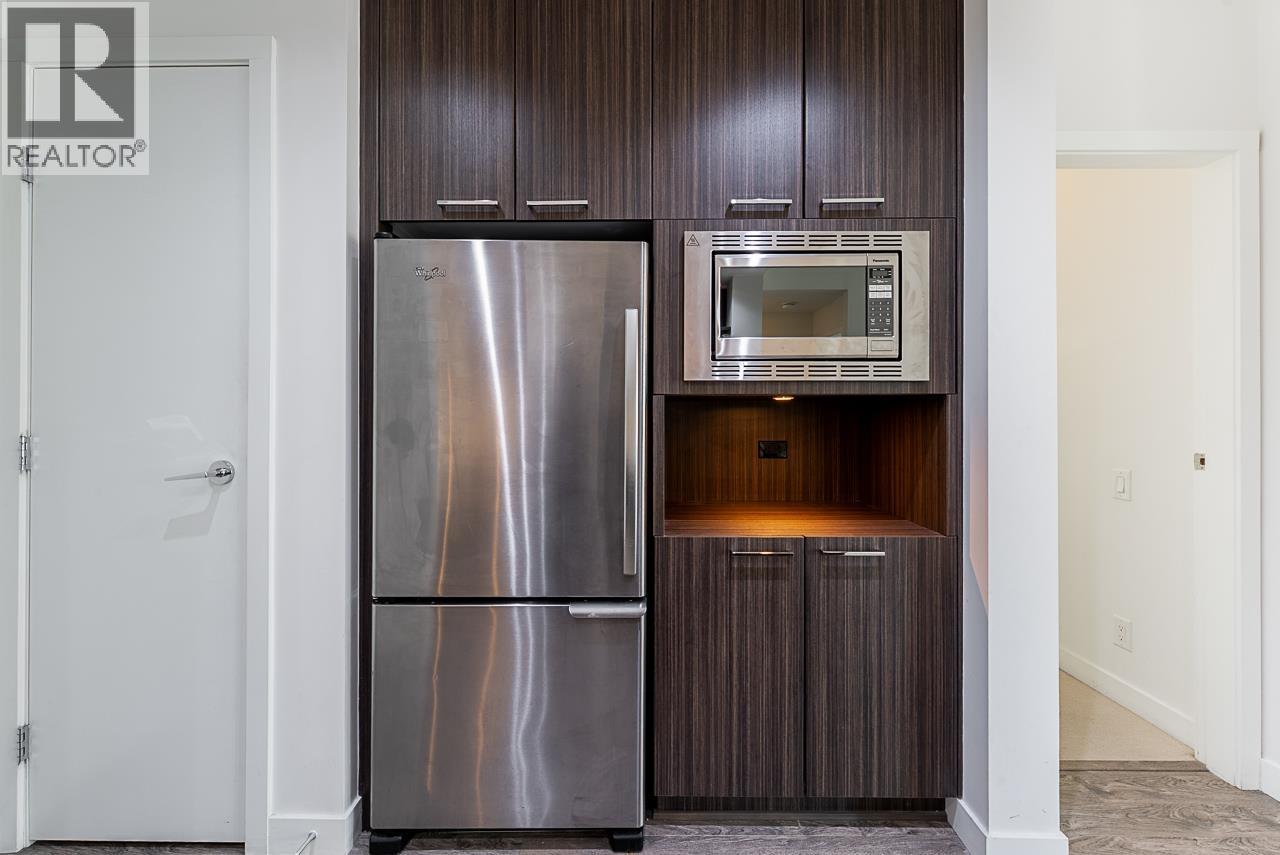 303 545 FOSTER AVENUE, Coquitlam