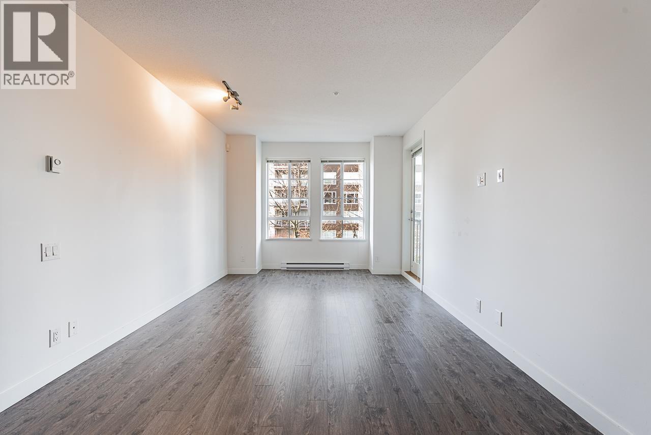 303 545 FOSTER AVENUE, Coquitlam