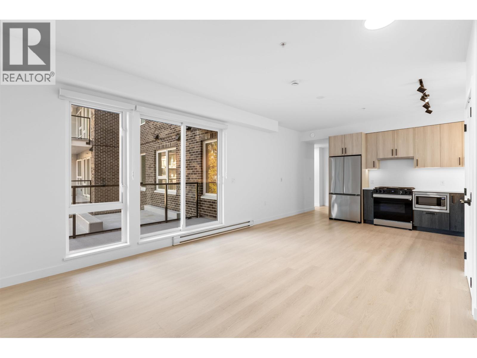 221 2002 ST. GEORGE STREET, Port Moody