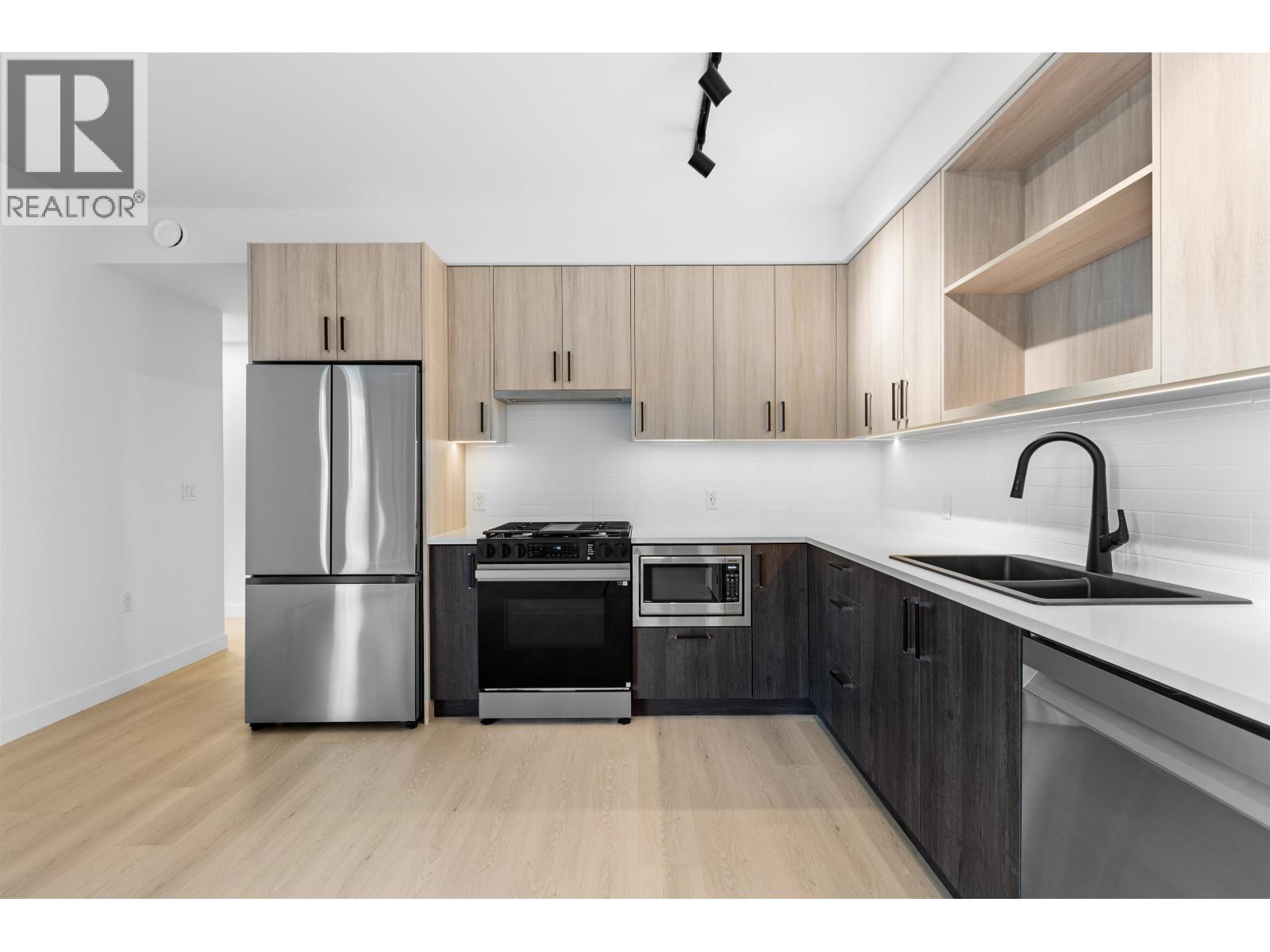 221 2002 ST. GEORGE STREET, Port Moody