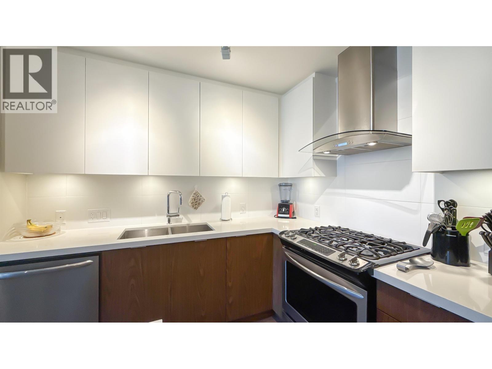 303 3602 ALDERCREST DRIVE, North Vancouver