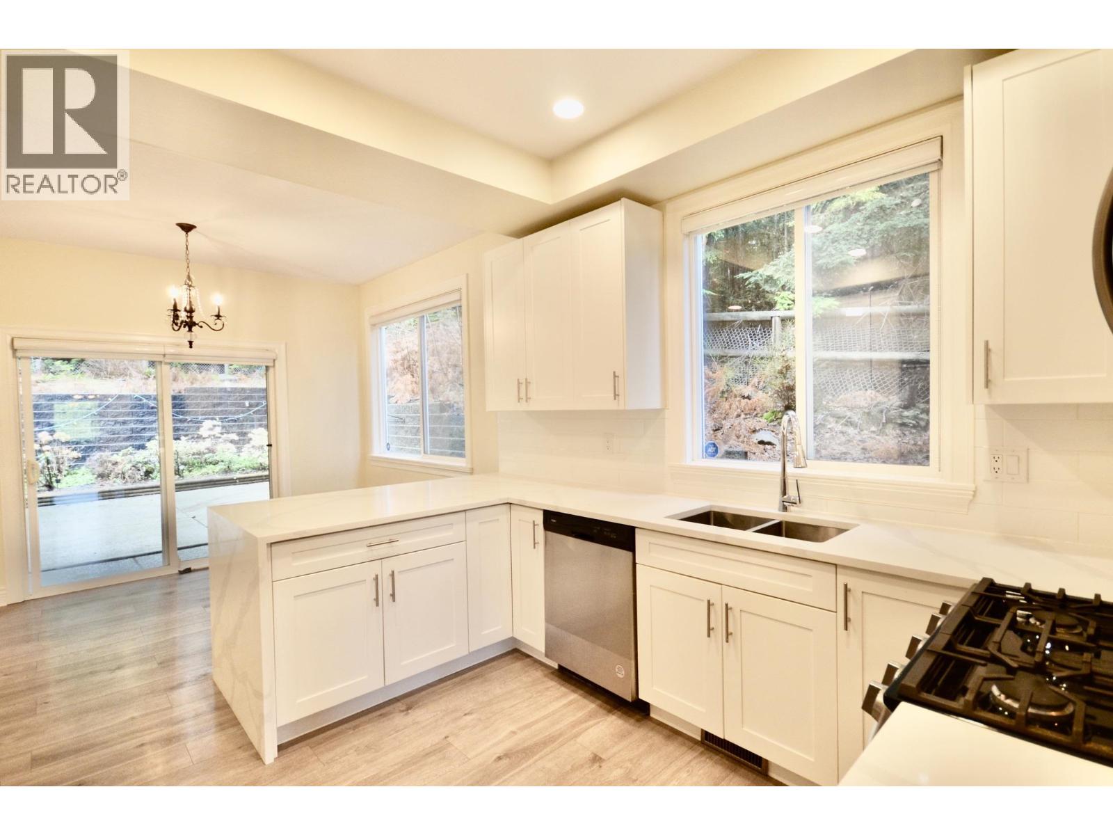 3398 PLATEAU BOULEVARD, Coquitlam