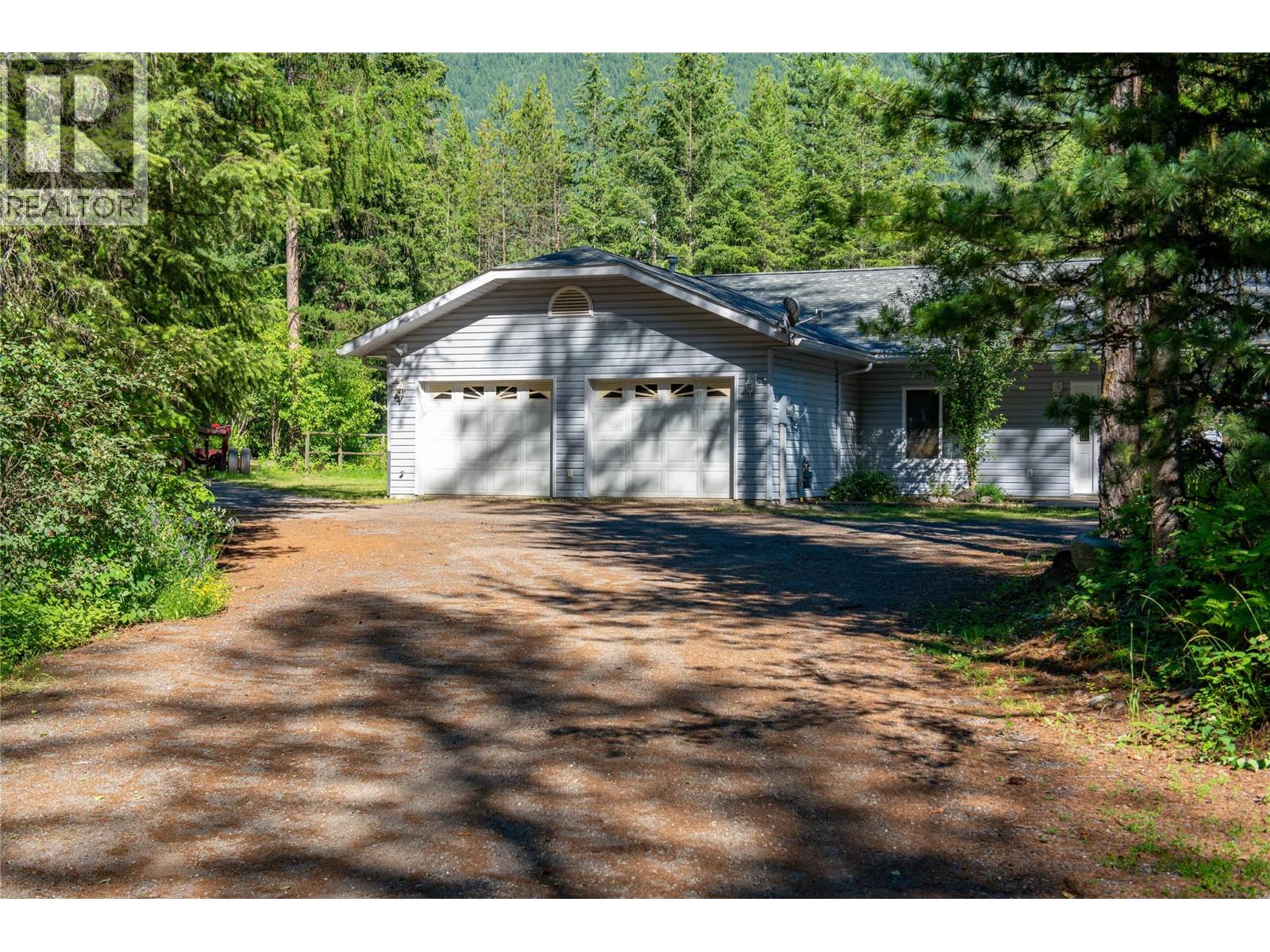 2222 JENISA Road, Castlegar
