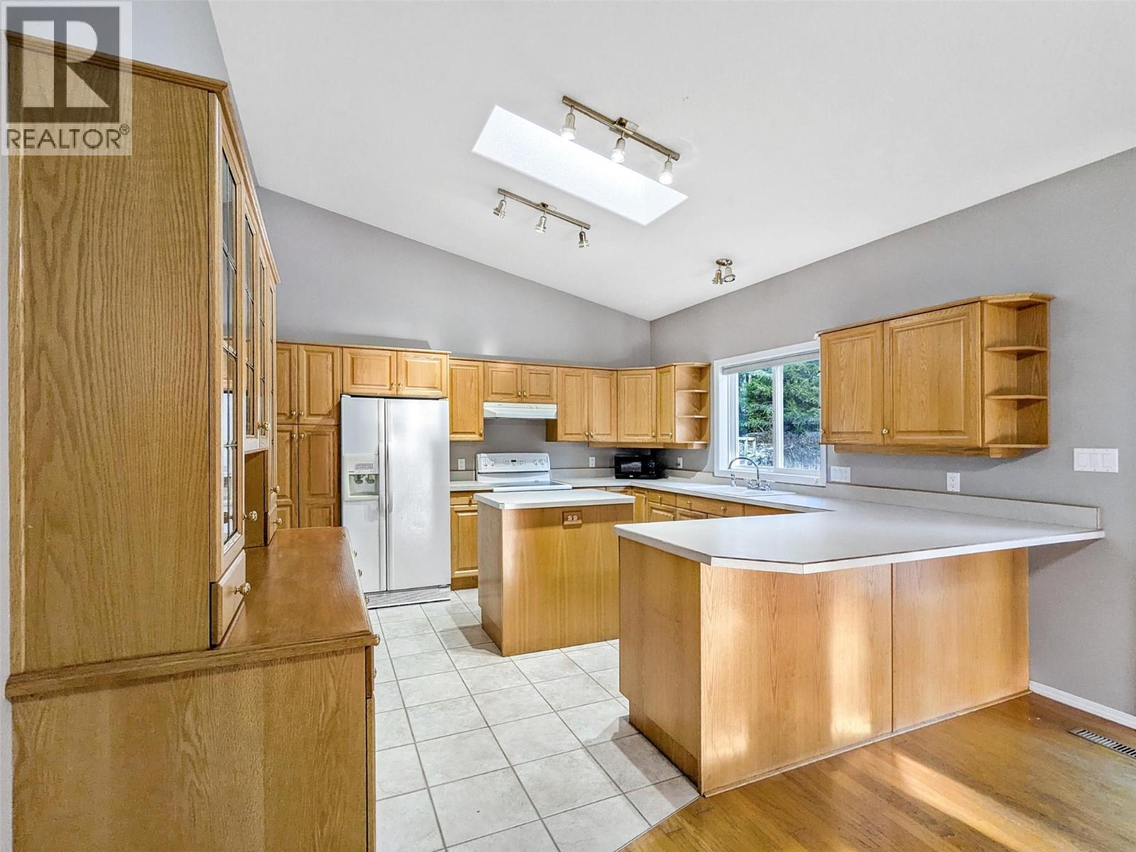 2222 JENISA Road, Castlegar