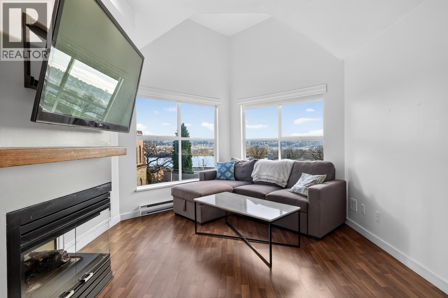 401 509 CARNARVON STREET, New Westminster