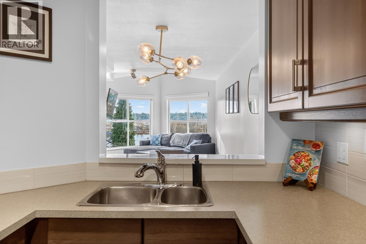 401 509 CARNARVON STREET, New Westminster