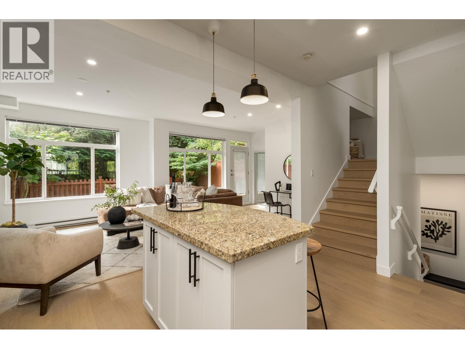 41 40632 GOVERNMENT ROAD, Squamish