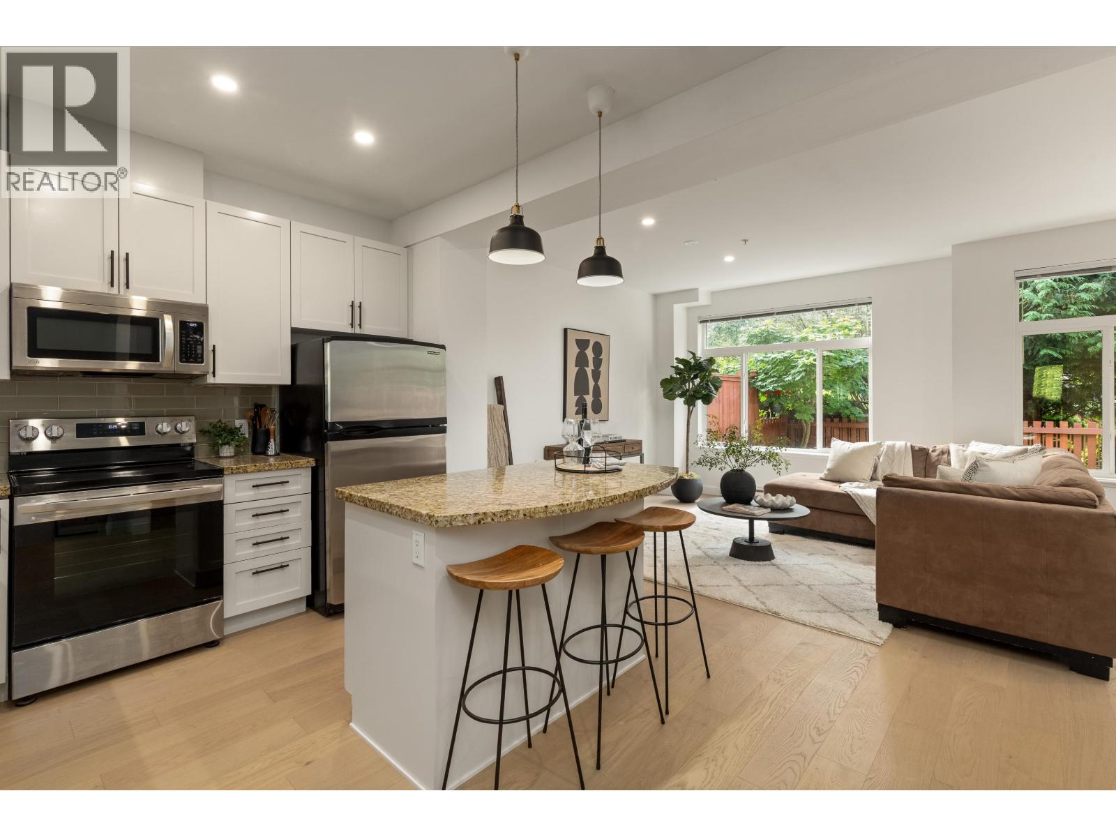 41 40632 GOVERNMENT ROAD, Squamish