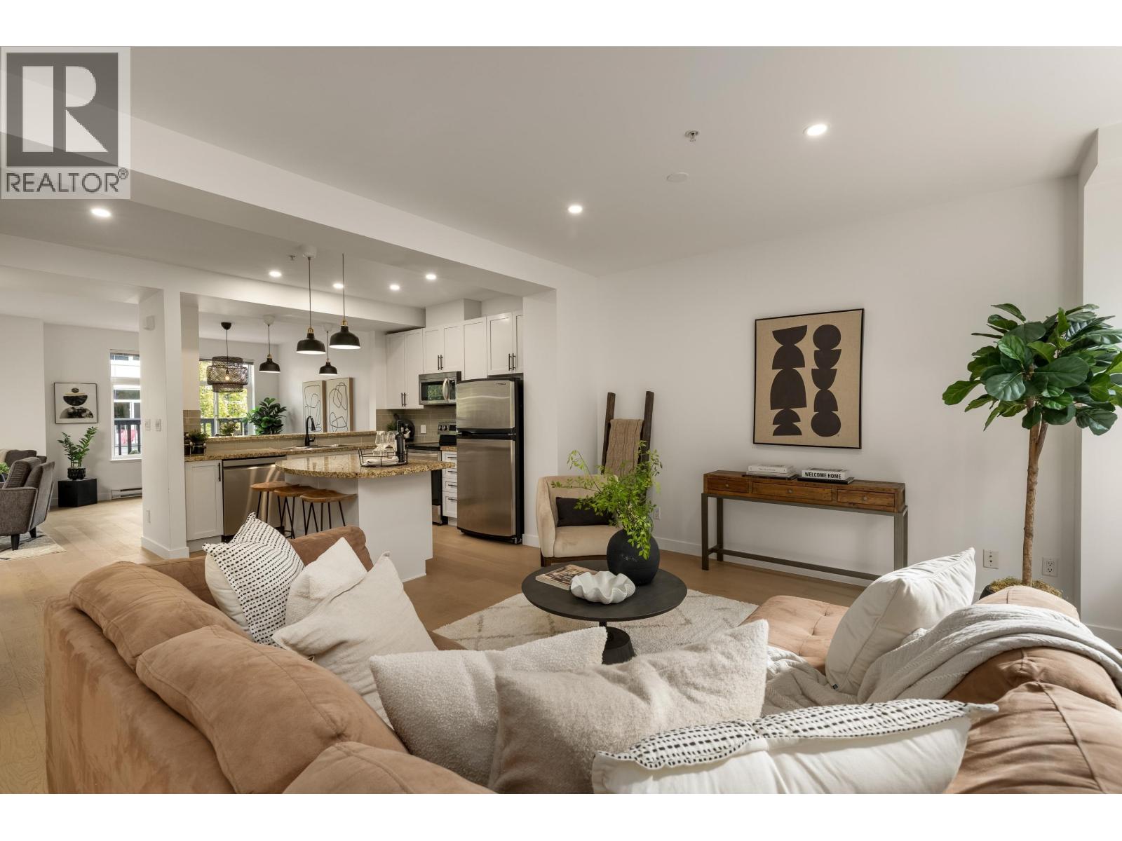 41 40632 GOVERNMENT ROAD, Squamish