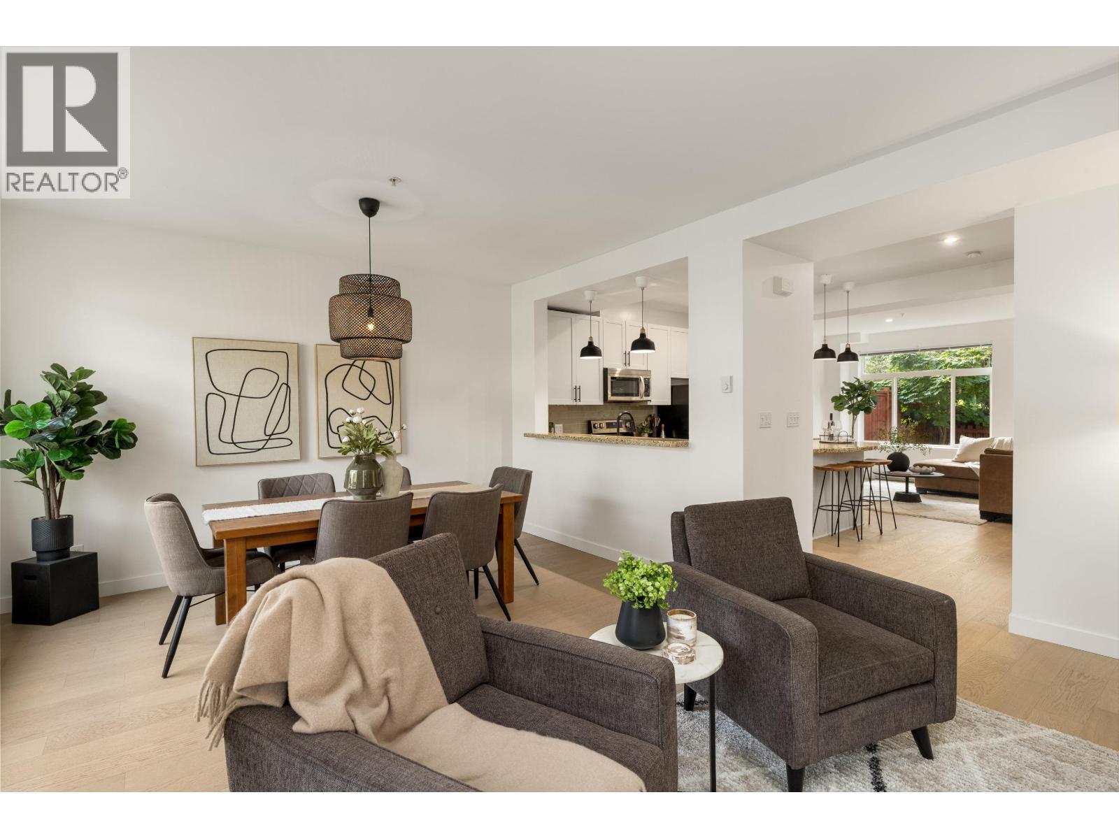 41 40632 GOVERNMENT ROAD, Squamish