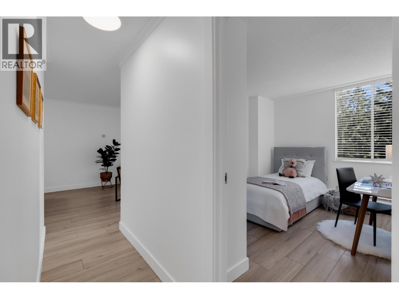 807 2004 FULLERTON AVENUE, North Vancouver