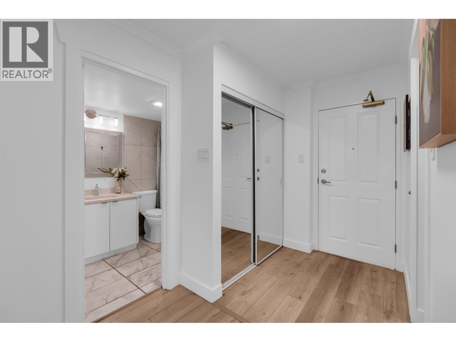 807 2004 FULLERTON AVENUE, North Vancouver