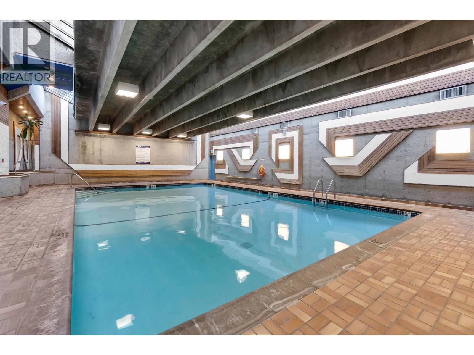 807 2004 FULLERTON AVENUE, North Vancouver