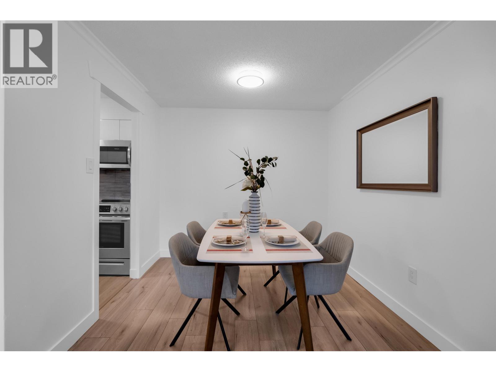 807 2004 FULLERTON AVENUE, North Vancouver