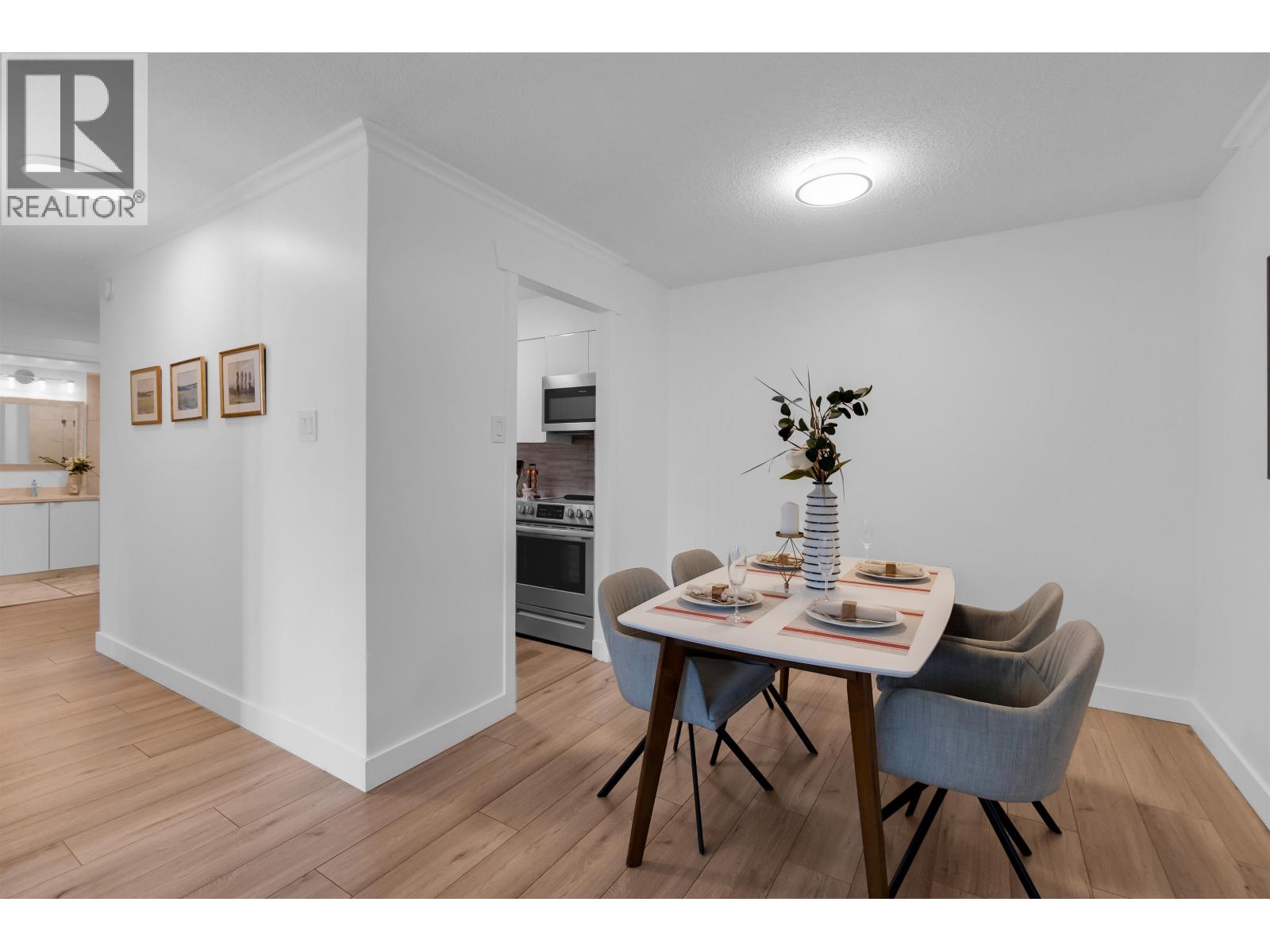 807 2004 FULLERTON AVENUE, North Vancouver