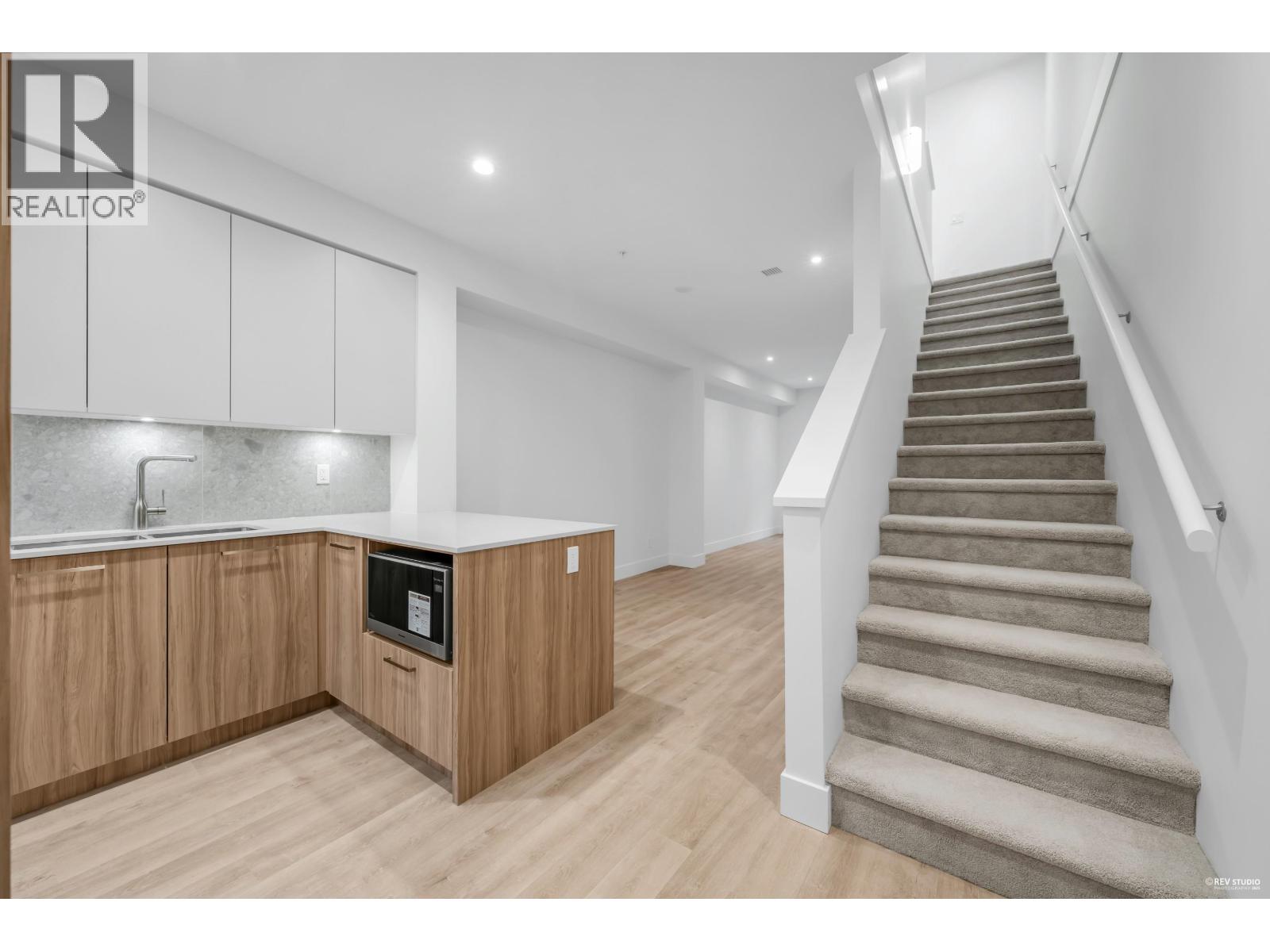 105 2320 EMERY Court - photo 2