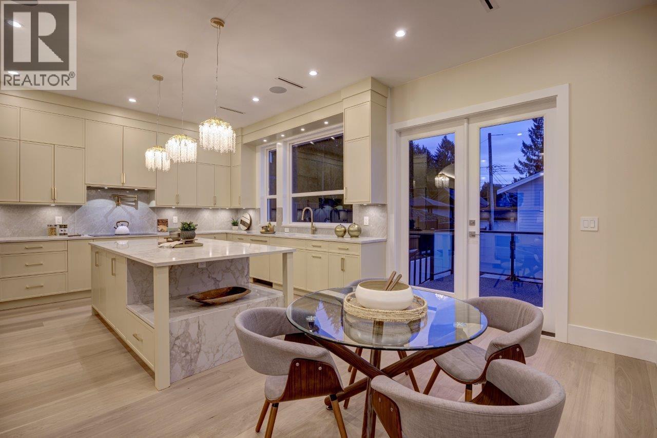 361 E 22ND STREET, North Vancouver