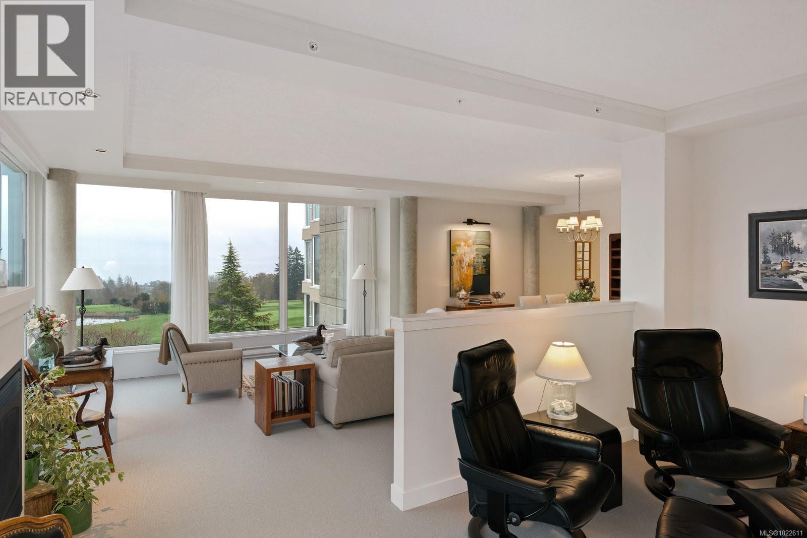 304 5350 Sayward Hill Crescent, Saanich