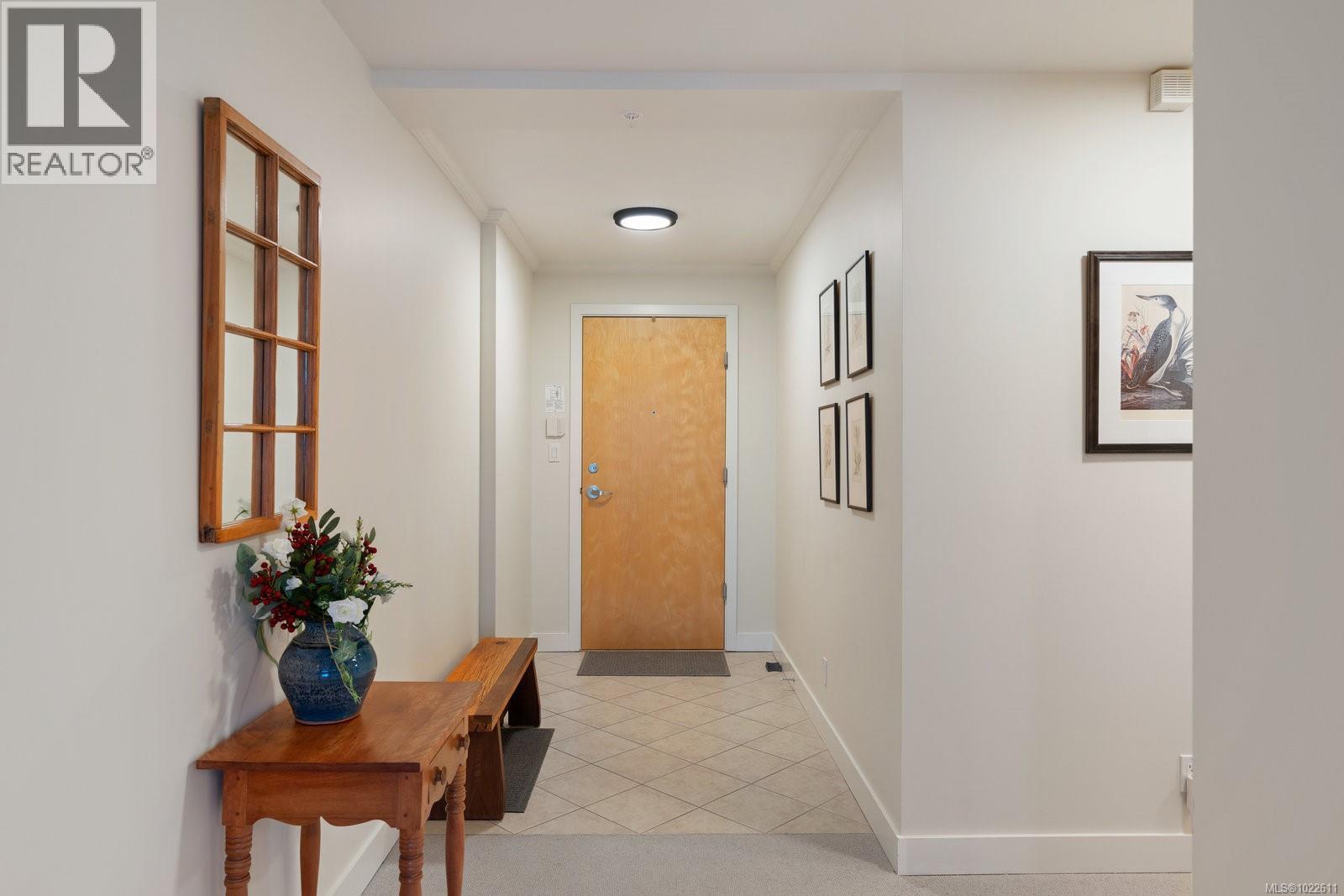 304 5350 Sayward Hill Crescent, Saanich