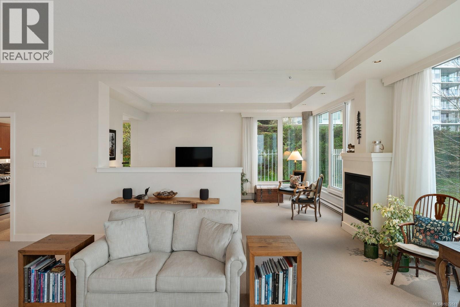 304 5350 Sayward Hill Crescent, Saanich