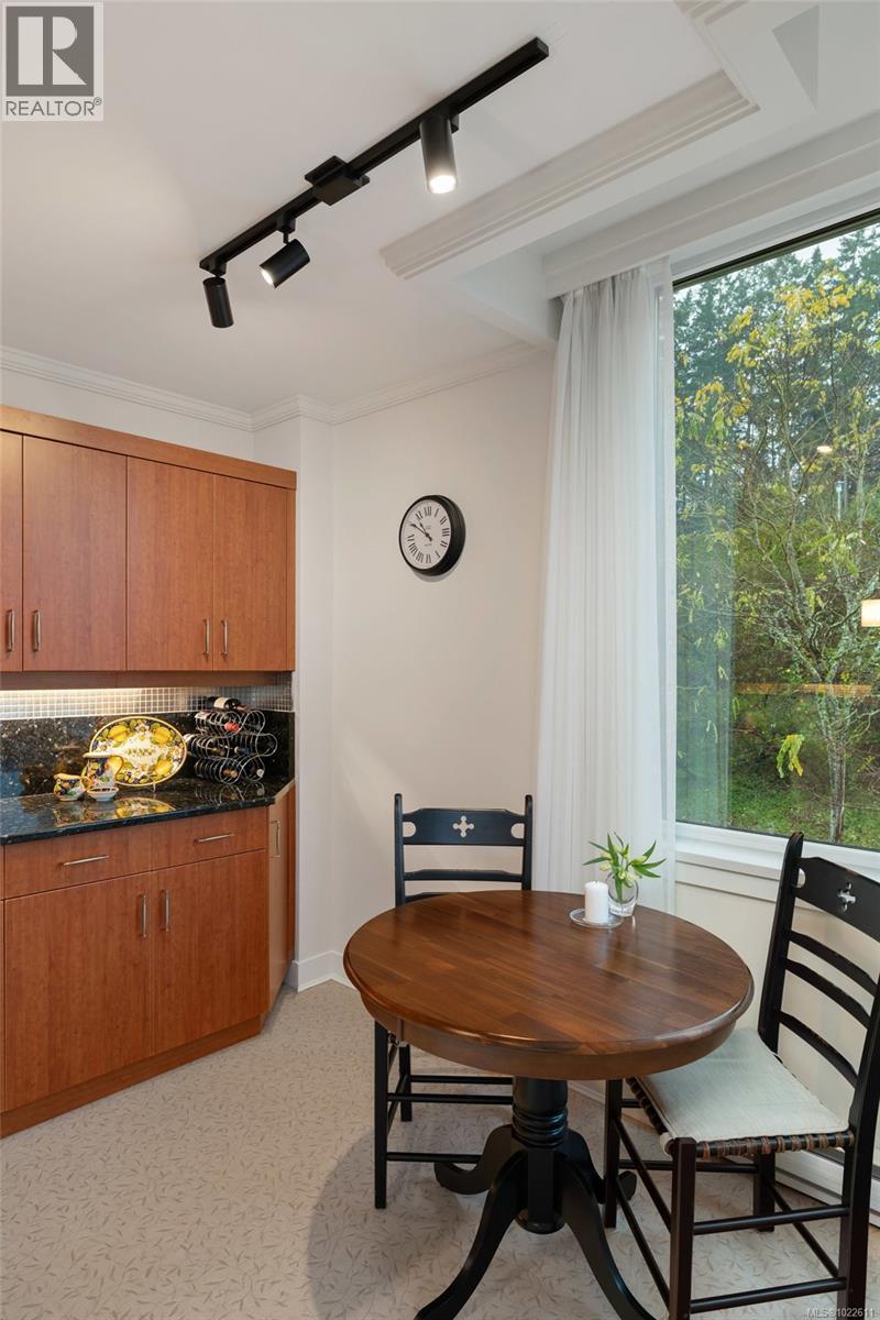 304 5350 Sayward Hill Crescent, Saanich