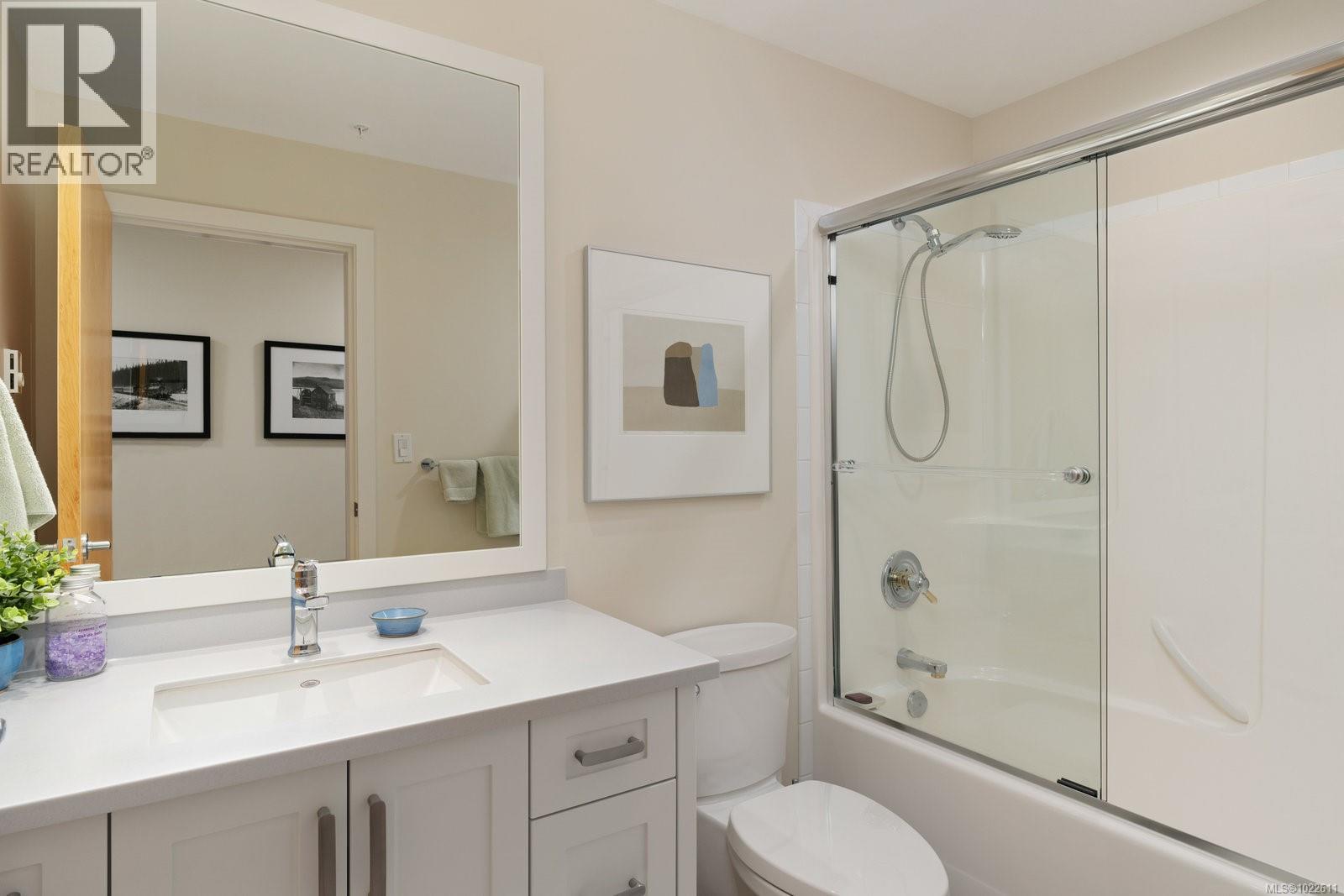 304 5350 Sayward Hill Crescent, Saanich