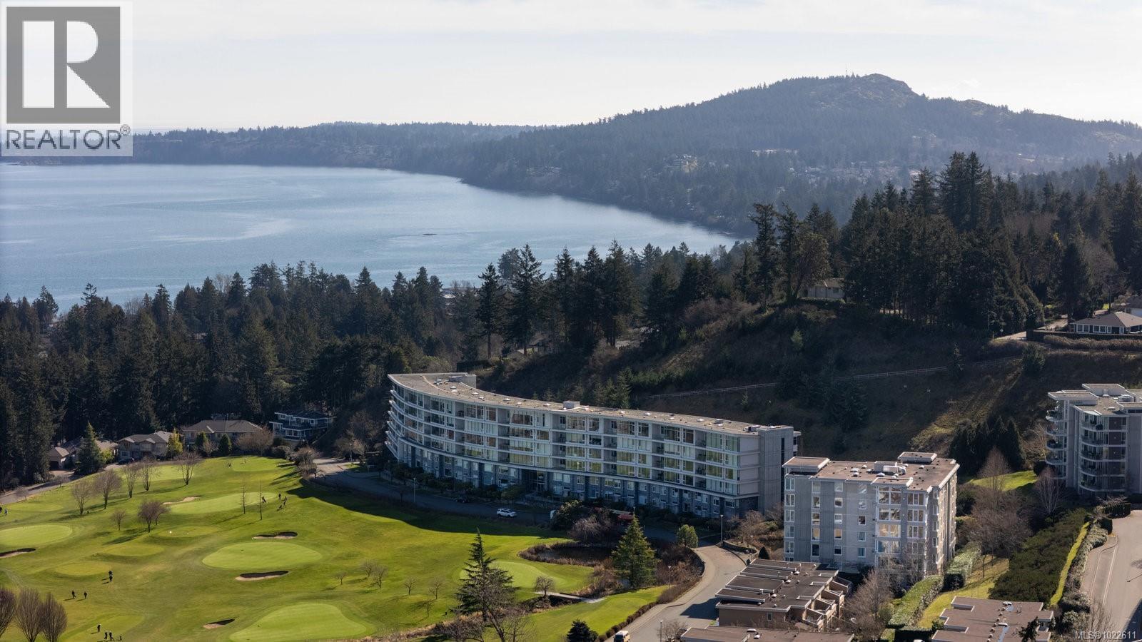 304 5350 Sayward Hill Crescent, Saanich