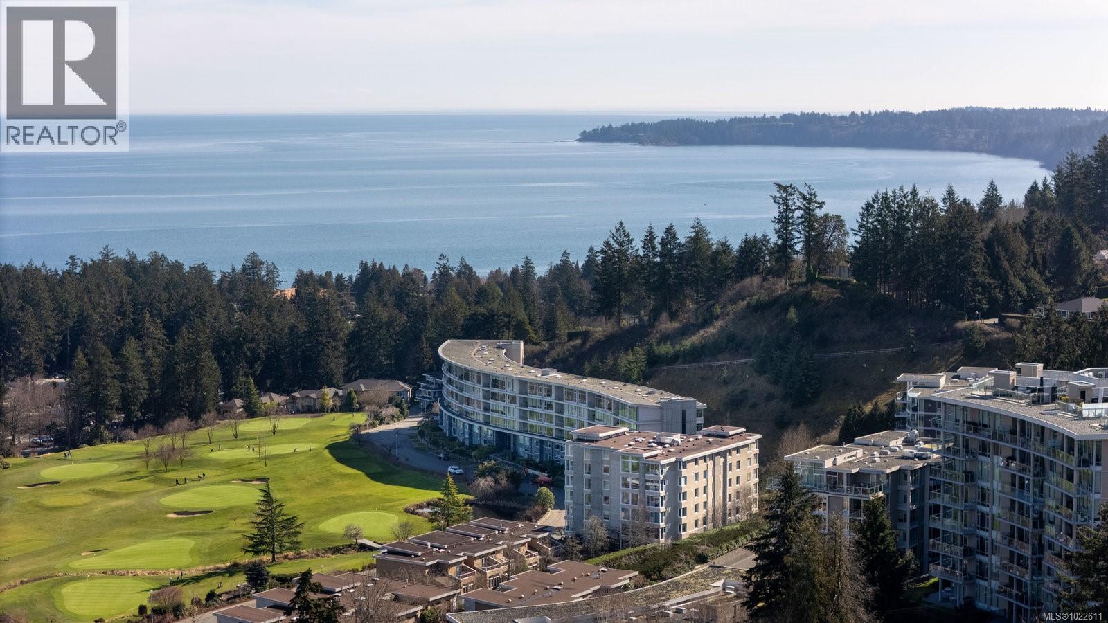 304 5350 Sayward Hill Crescent, Saanich