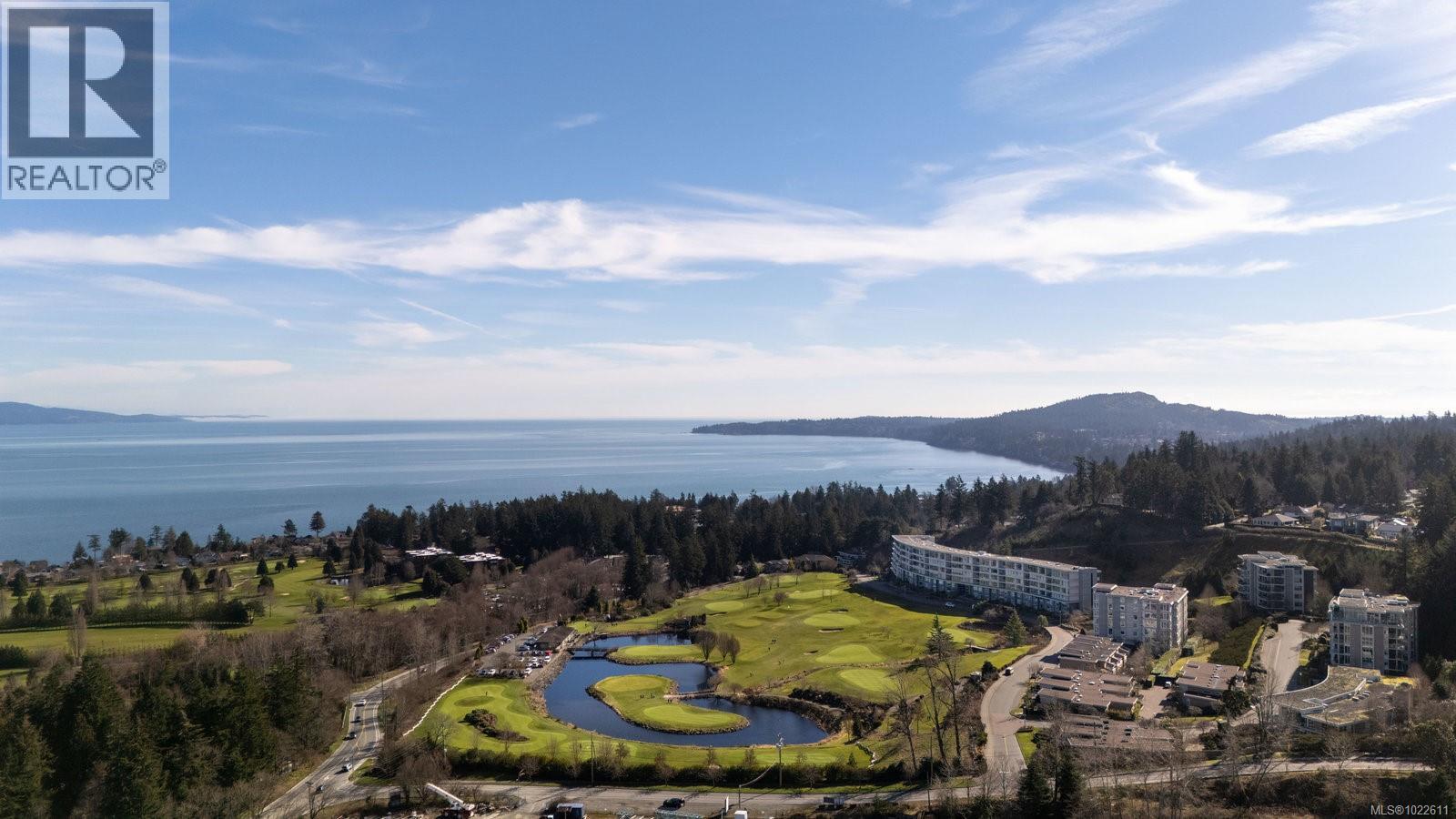 304 5350 Sayward Hill Crescent, Saanich