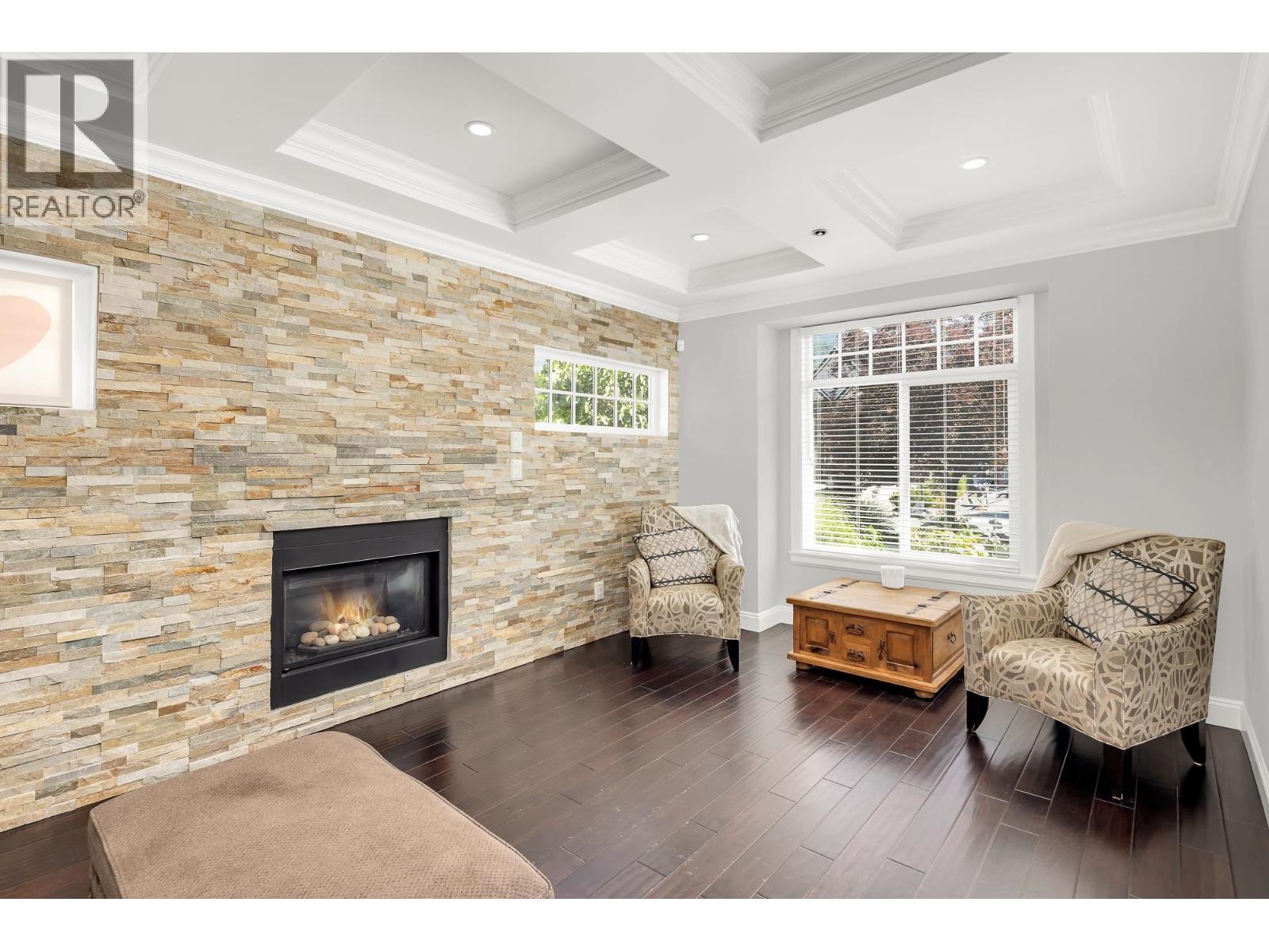 1020 JAY CRESCENT, Squamish