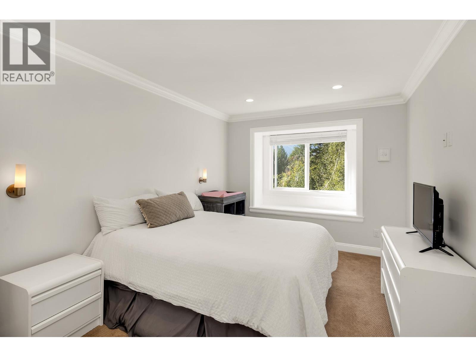 1020 JAY CRESCENT, Squamish