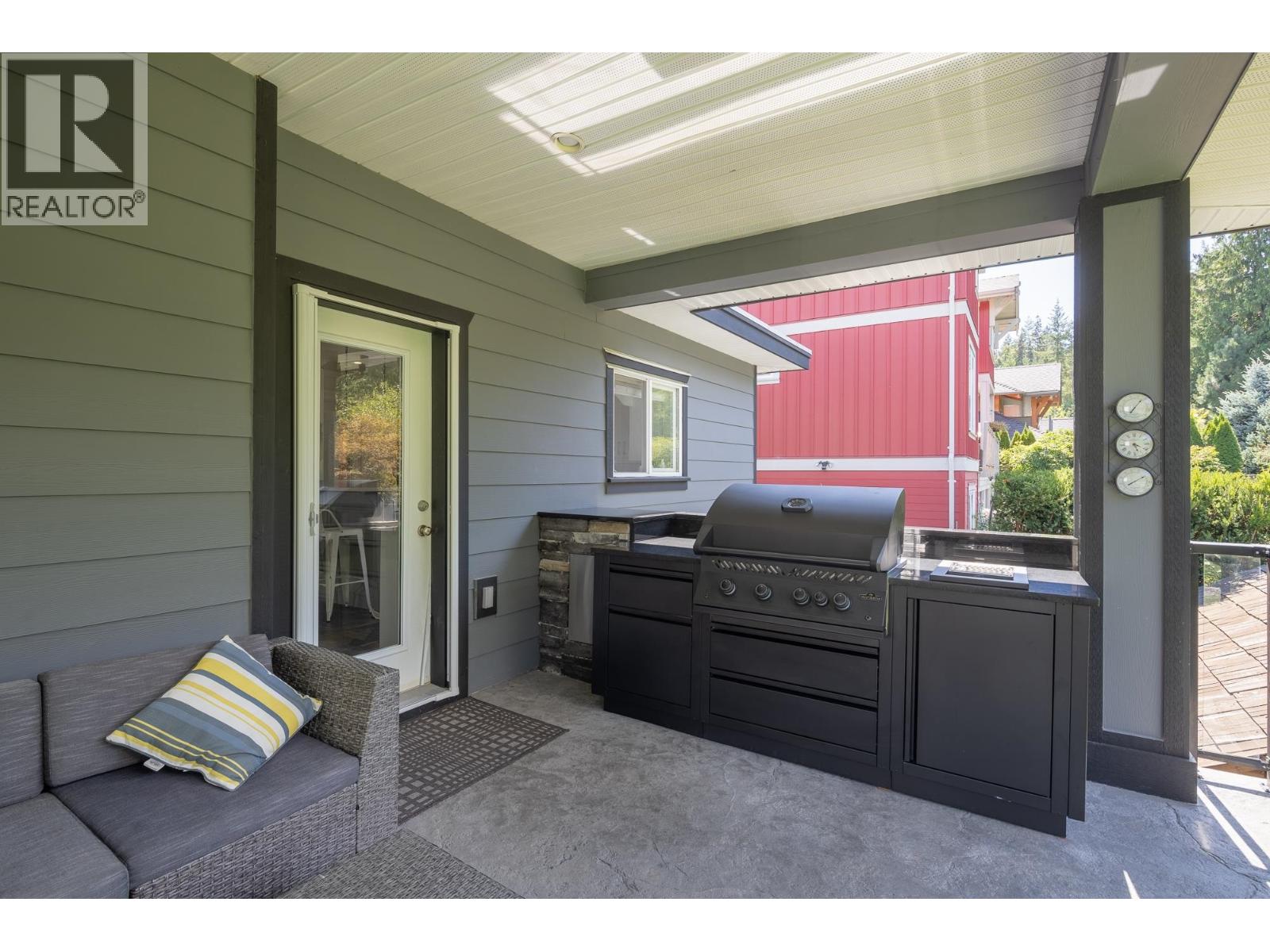 1020 JAY CRESCENT, Squamish