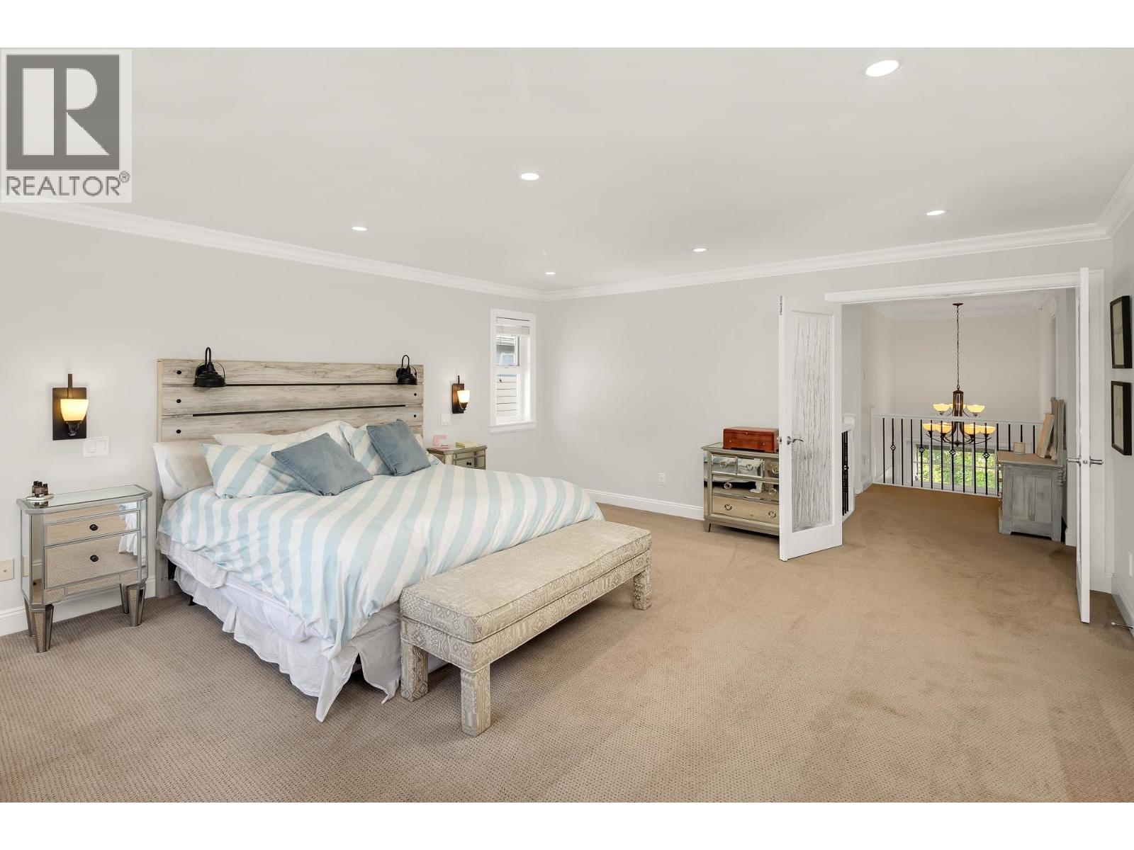 1020 JAY CRESCENT, Squamish