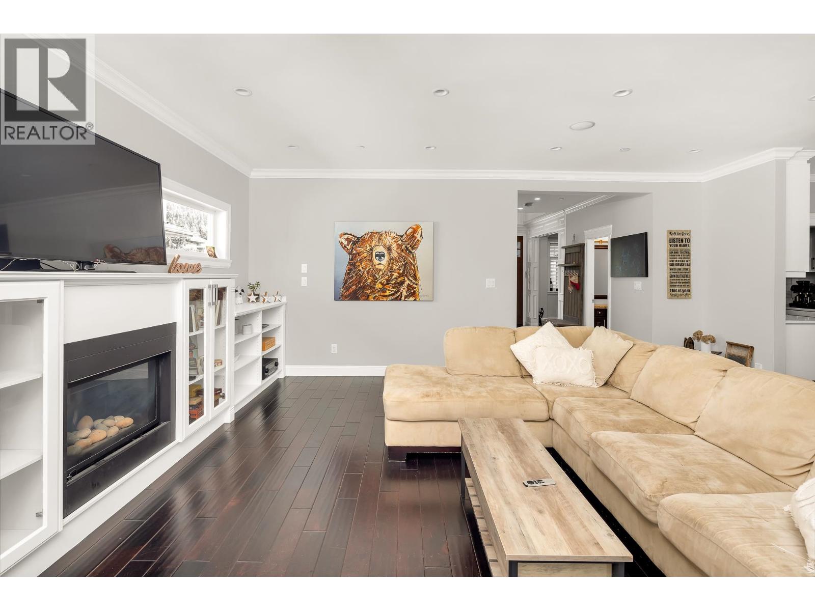 1020 JAY CRESCENT, Squamish