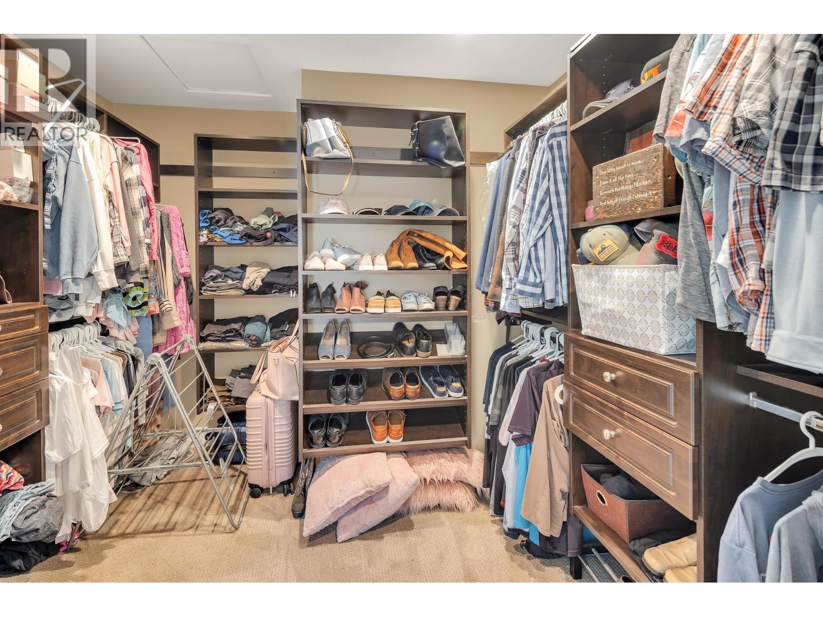 1020 JAY CRESCENT, Squamish