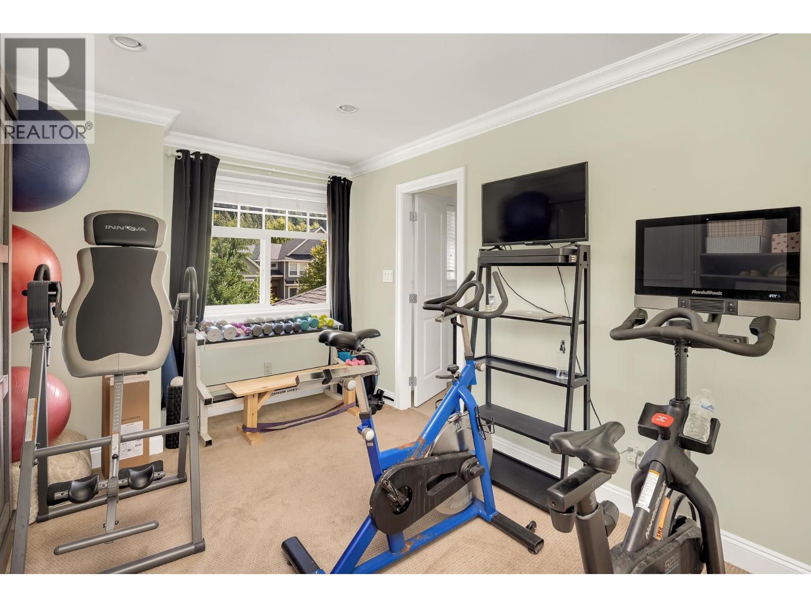 1020 JAY CRESCENT, Squamish