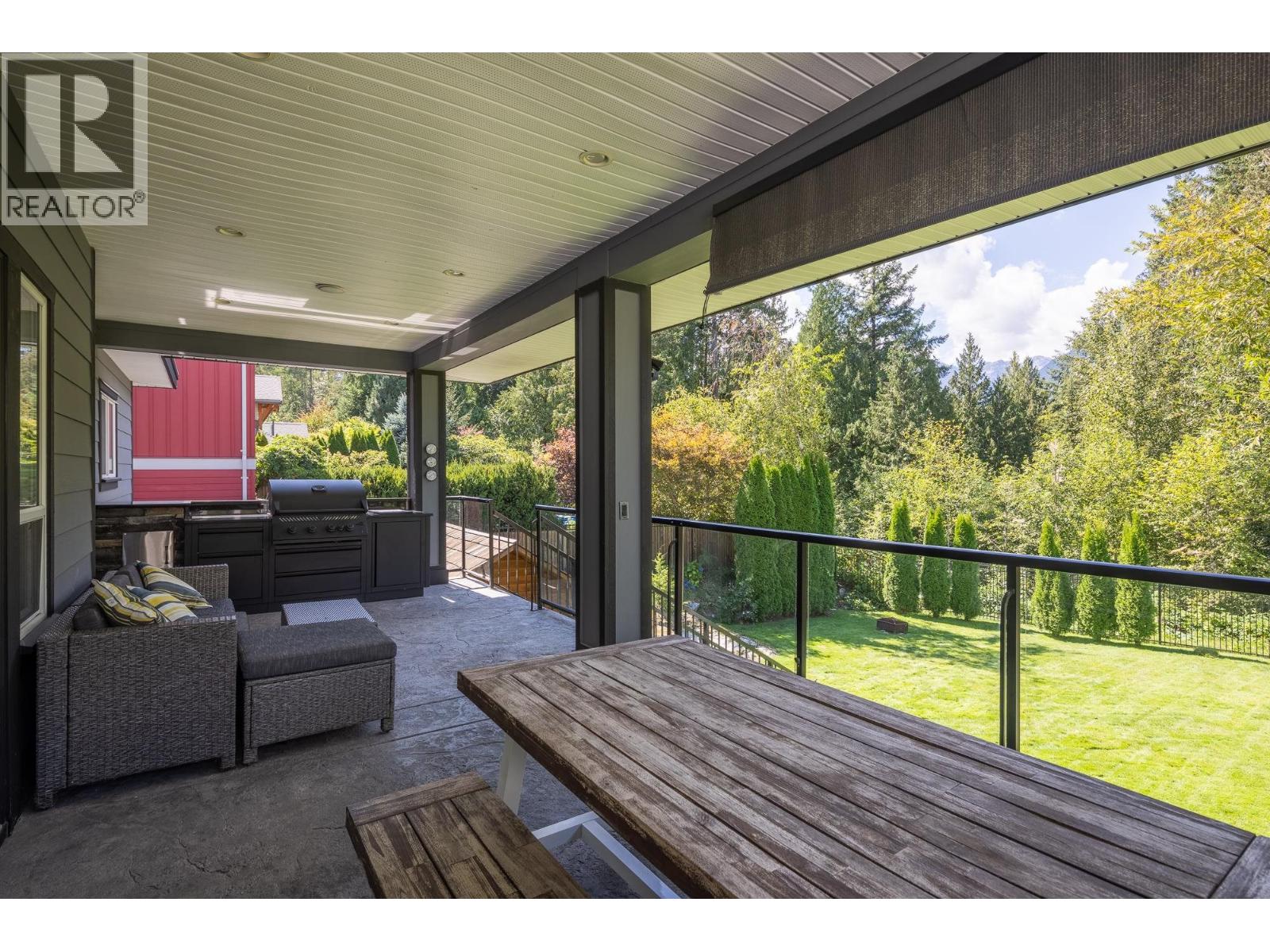 1020 JAY CRESCENT, Squamish