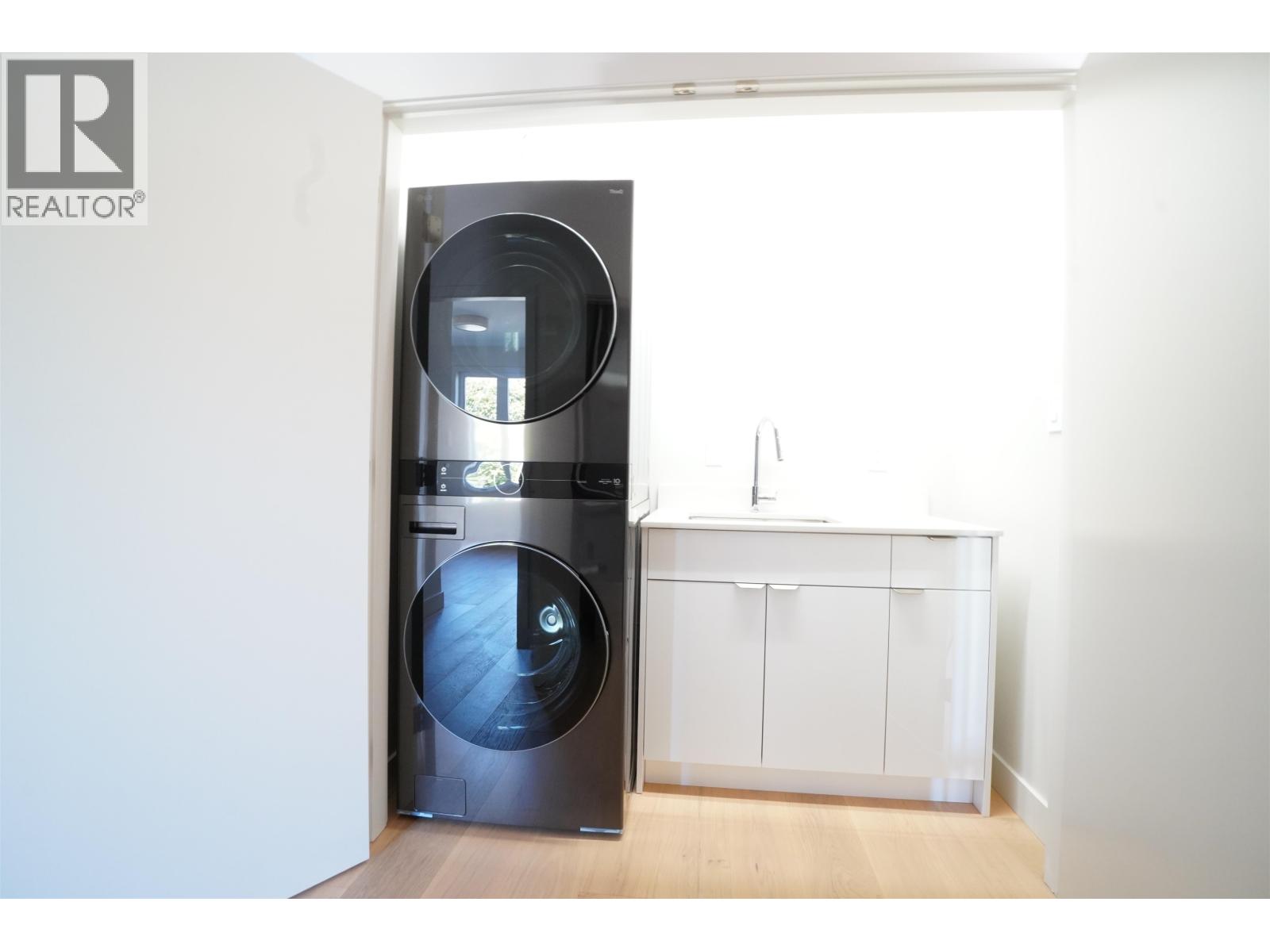 6252 KITCHENER STREET, Burnaby