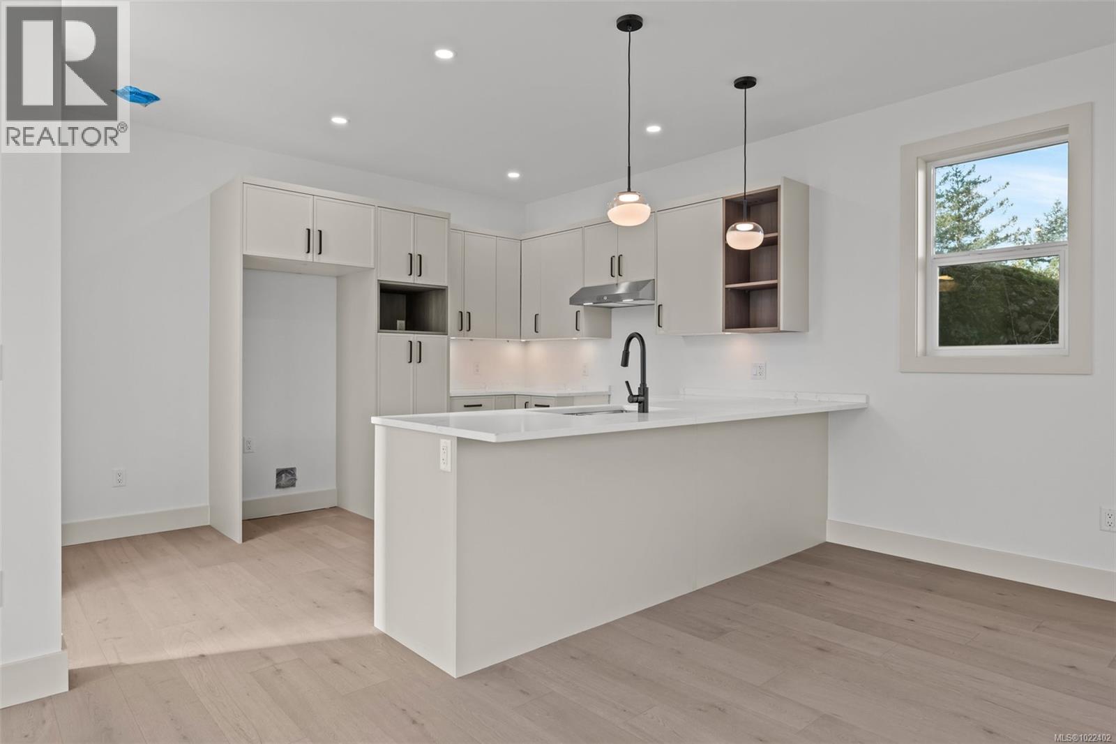 1 571 Bezanton Way, Colwood