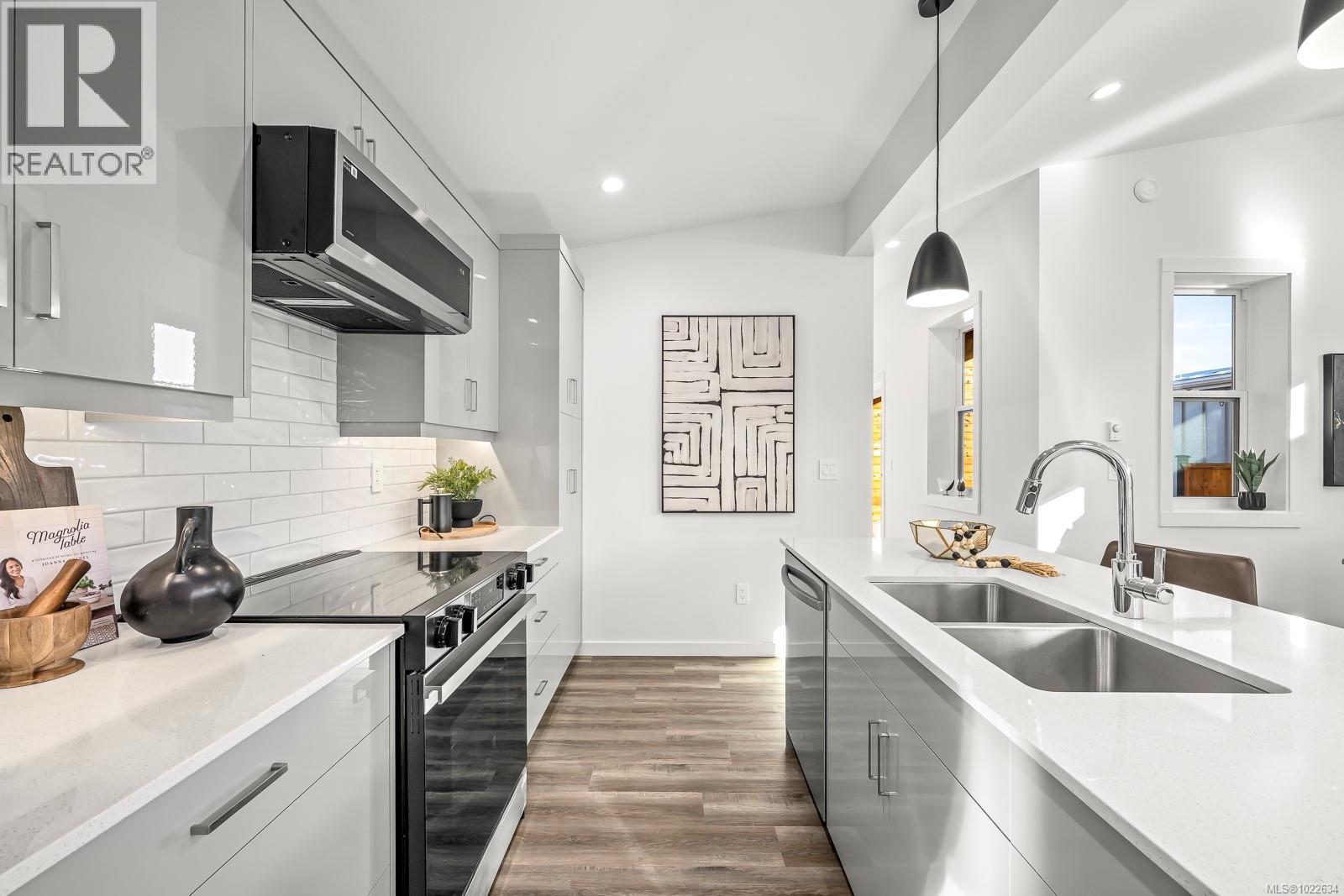 #24 3025 ROYSTON RD - 15