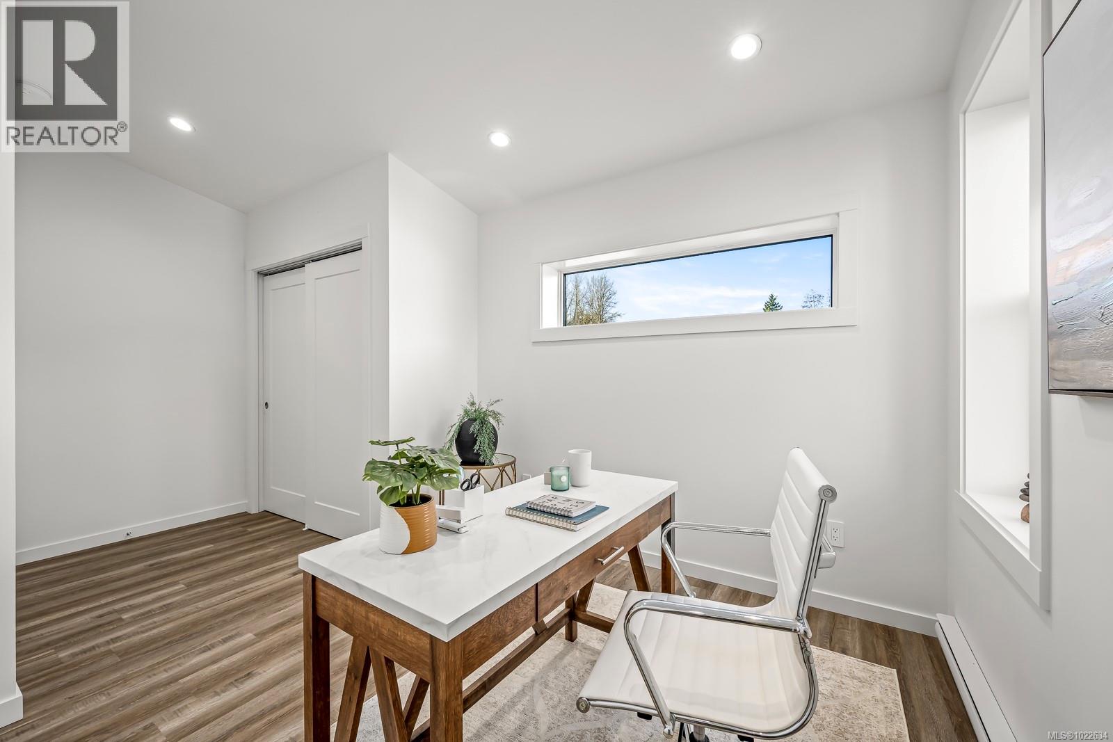 #24 3025 ROYSTON RD - 26